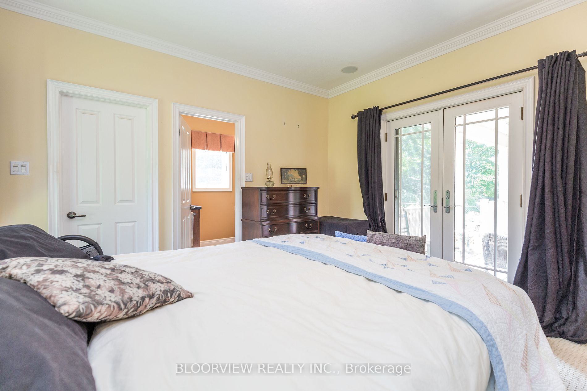 1643 THE ANGELA SCHMIDT F Road