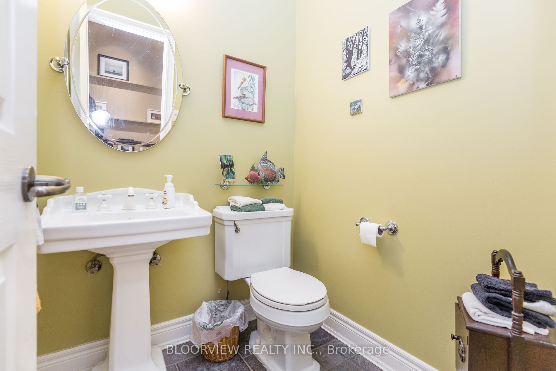 1643 THE ANGELA SCHMIDT F Road