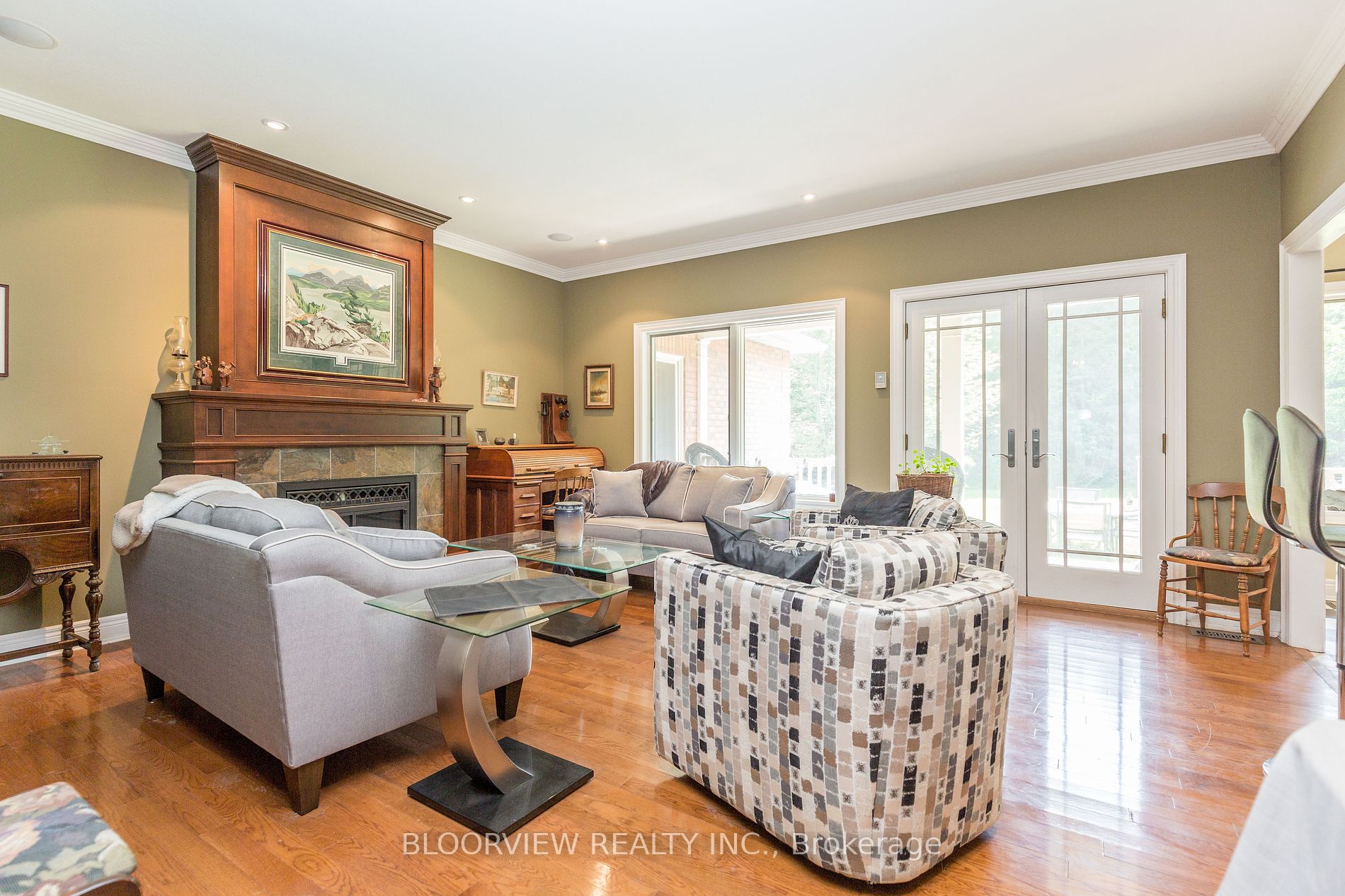 1643 THE ANGELA SCHMIDT F Road