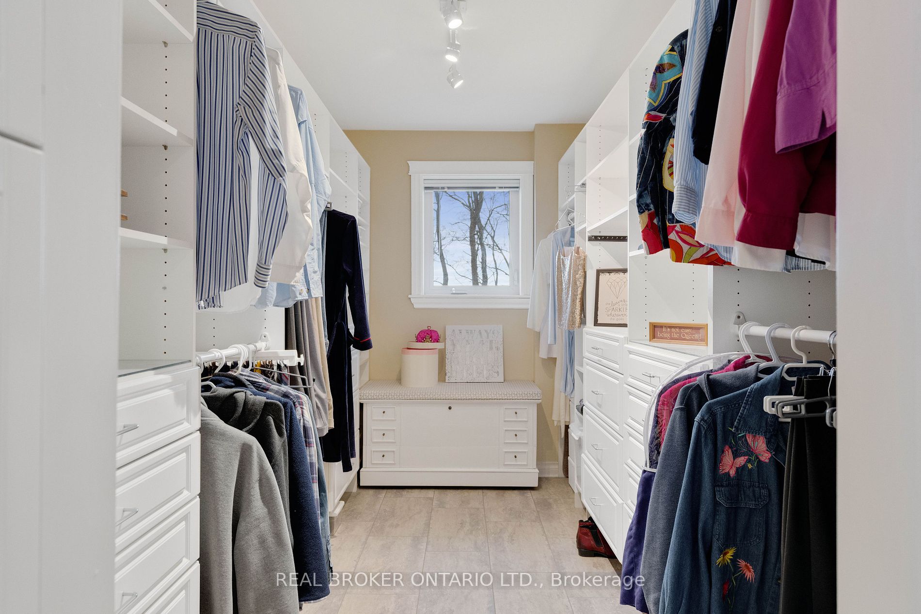 20 Tiny Beaches Road N