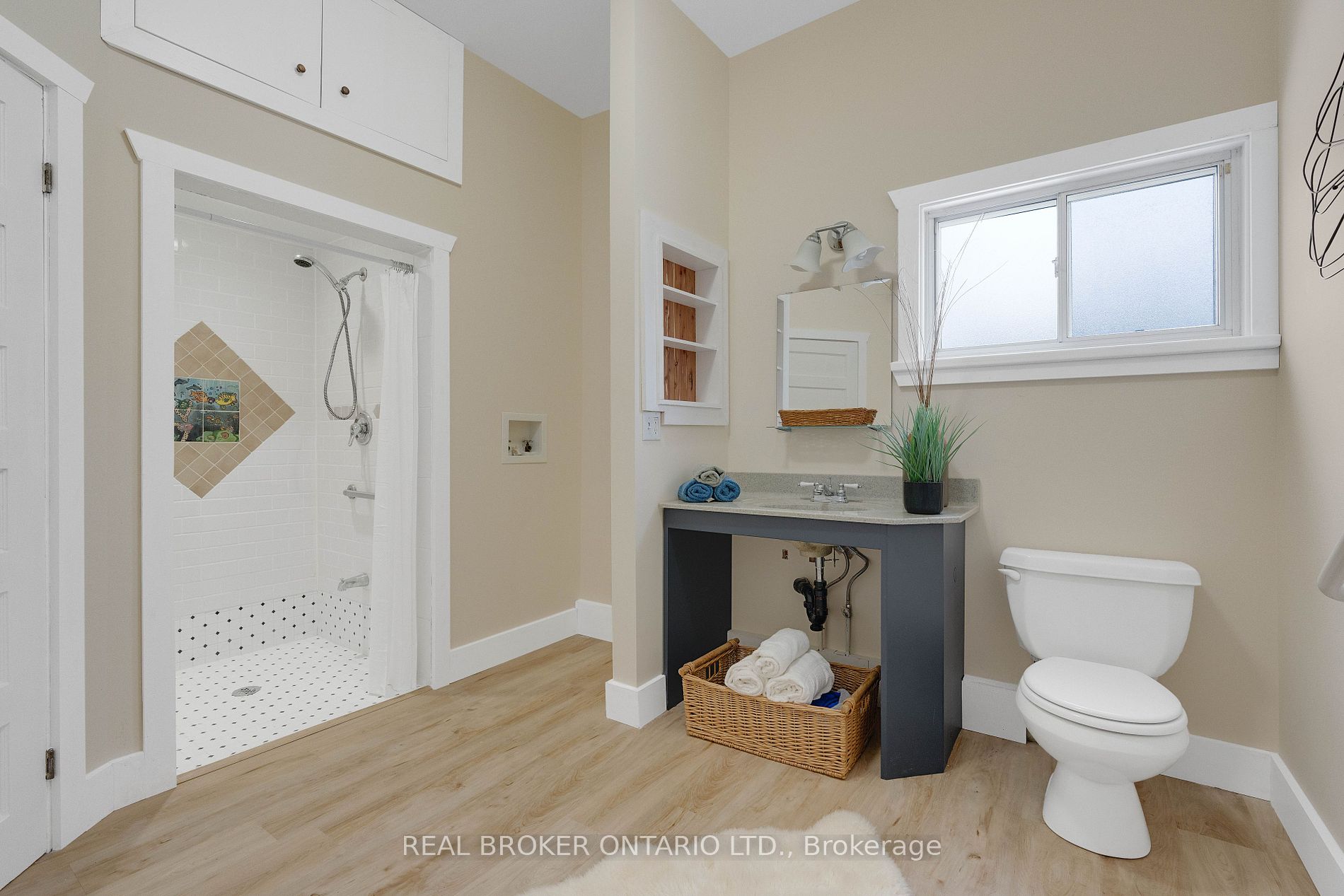 20 Tiny Beaches Road N