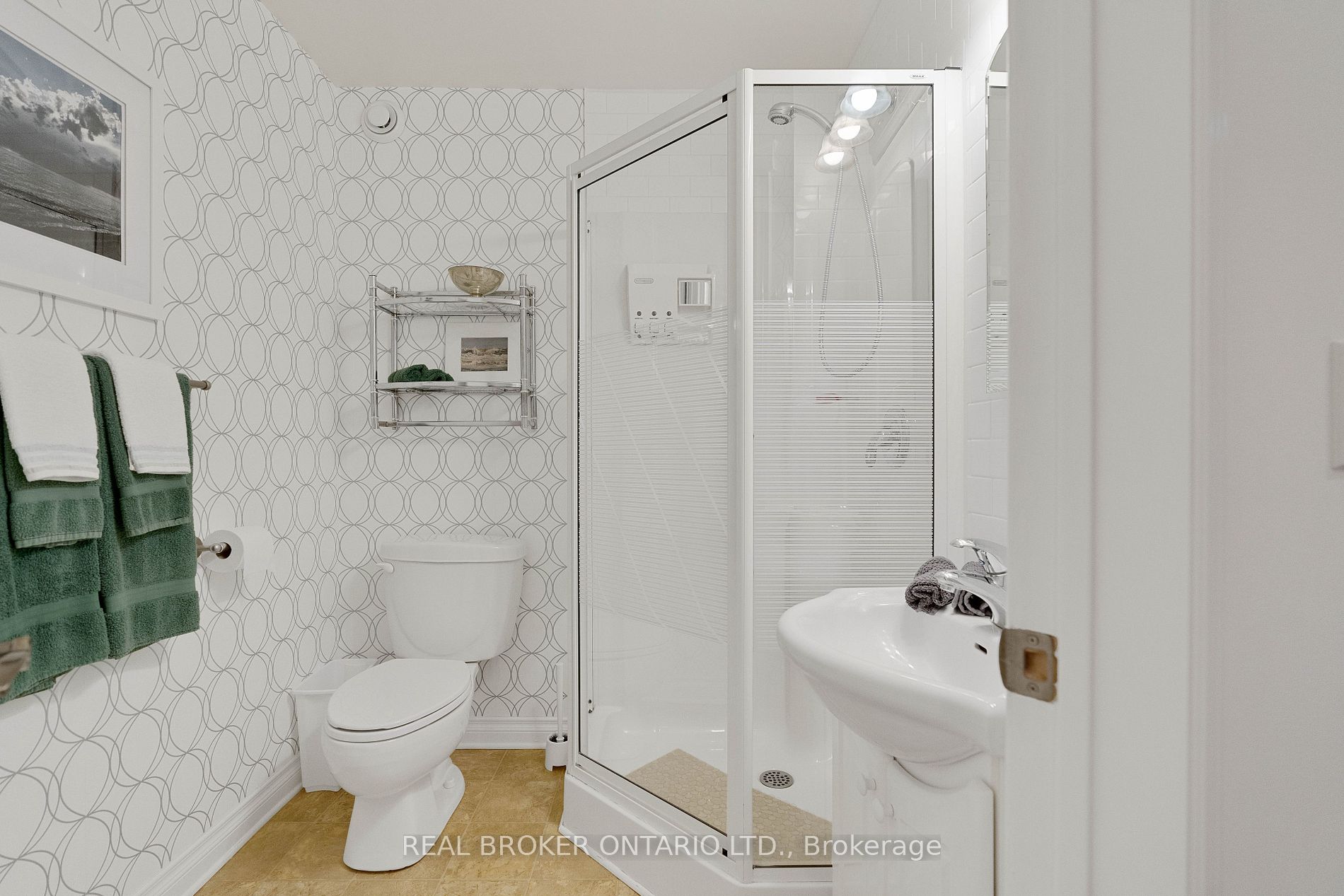 20 Tiny Beaches Road N