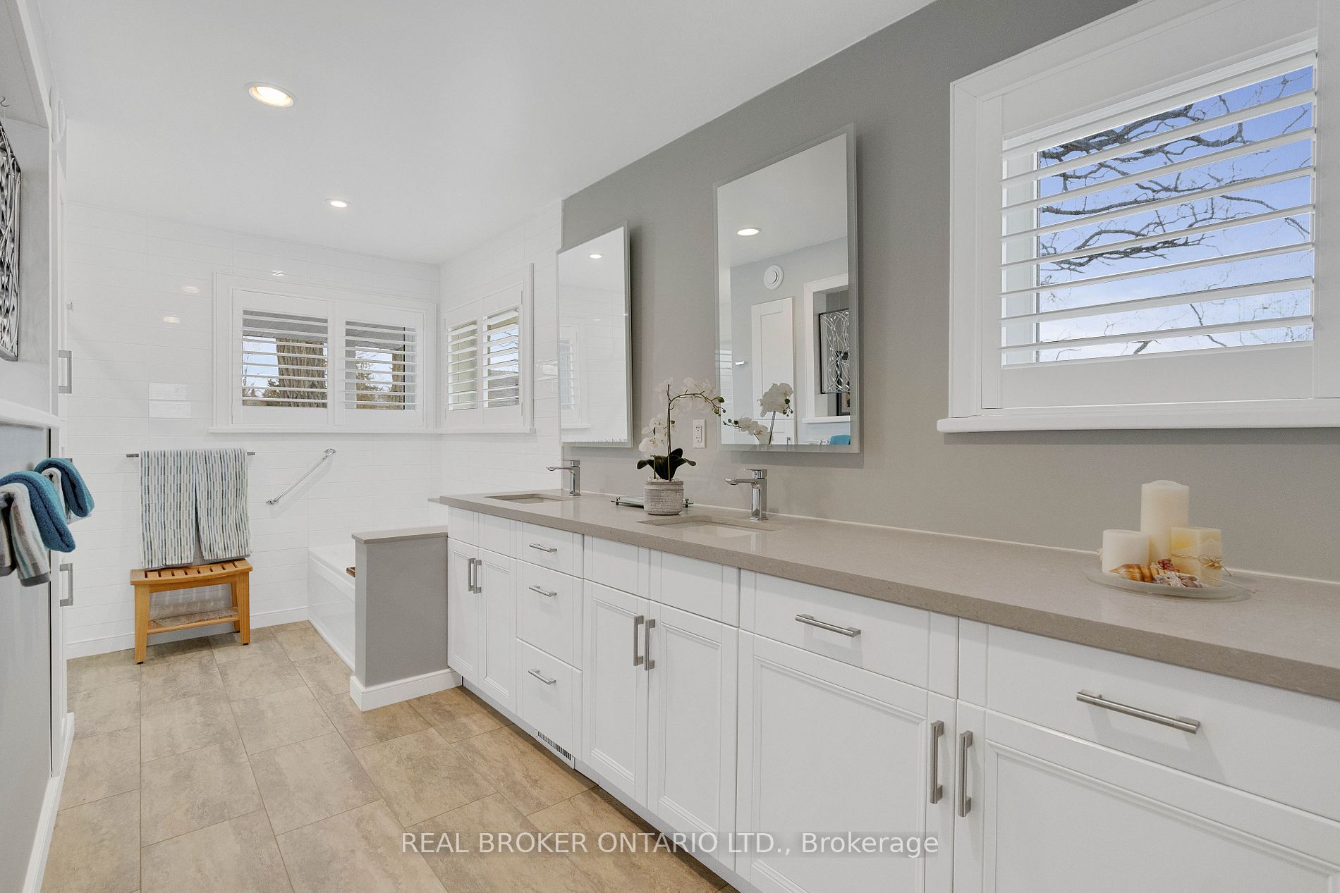 20 Tiny Beaches Road N