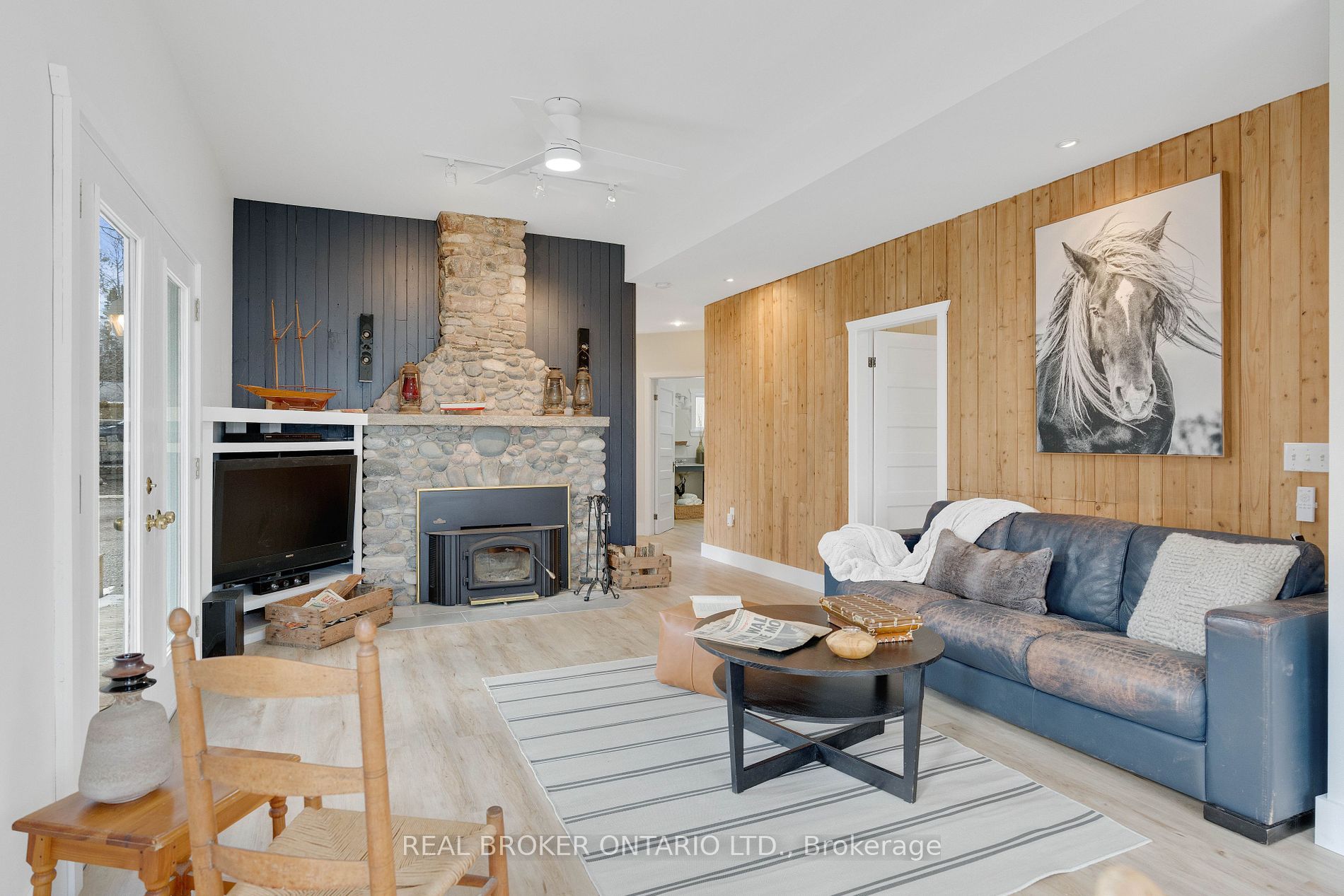 20 Tiny Beaches Road N
