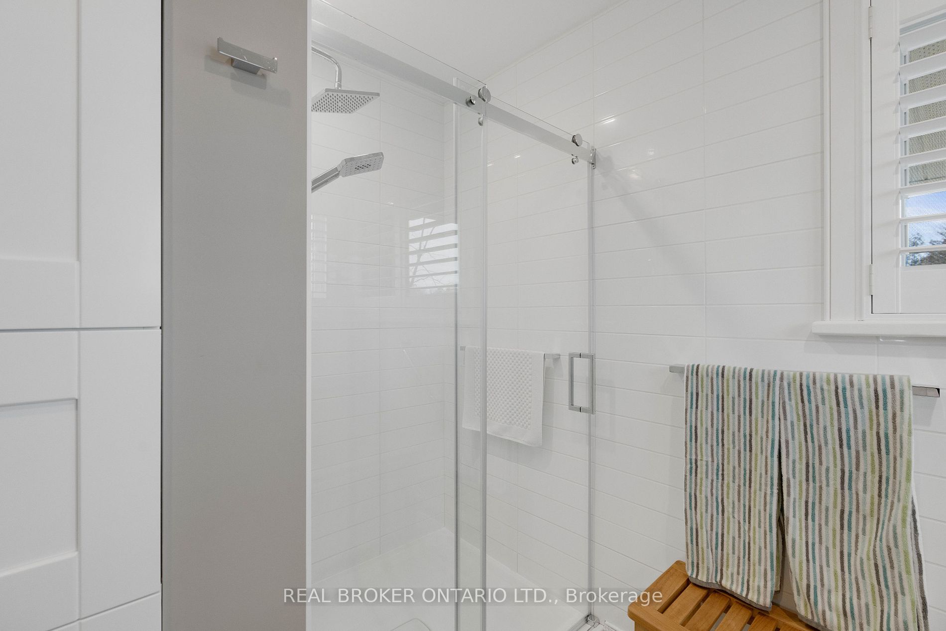 20 Tiny Beaches Road N