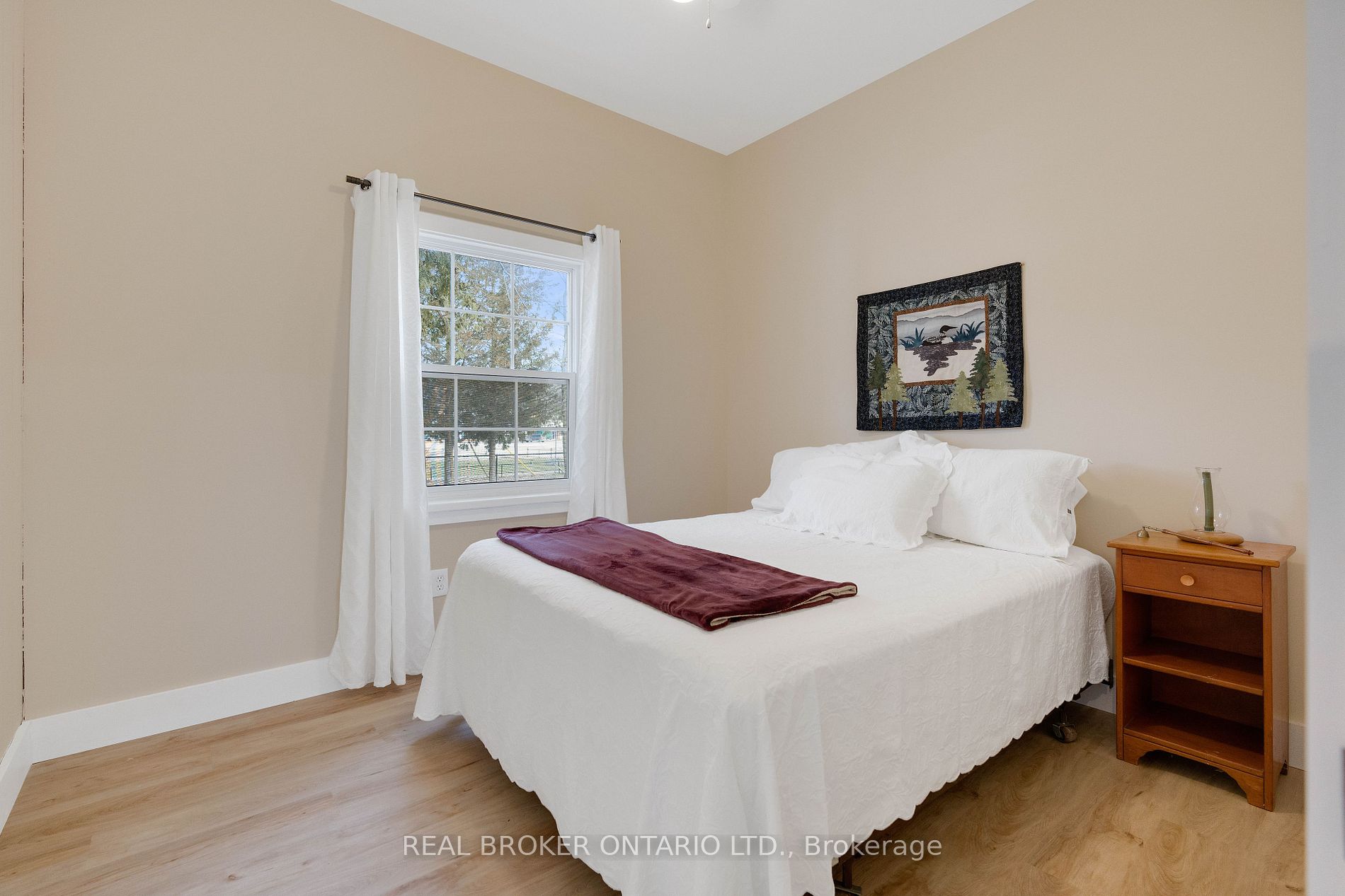 20 Tiny Beaches Road N