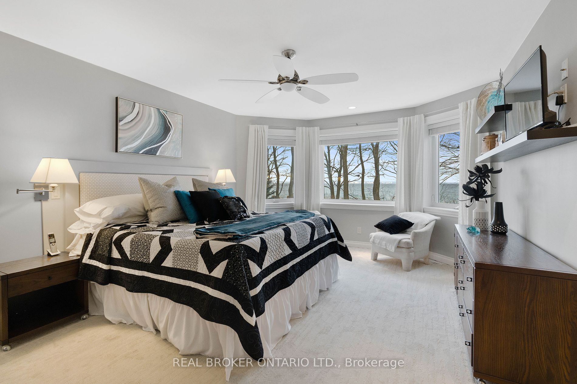 20 Tiny Beaches Road N
