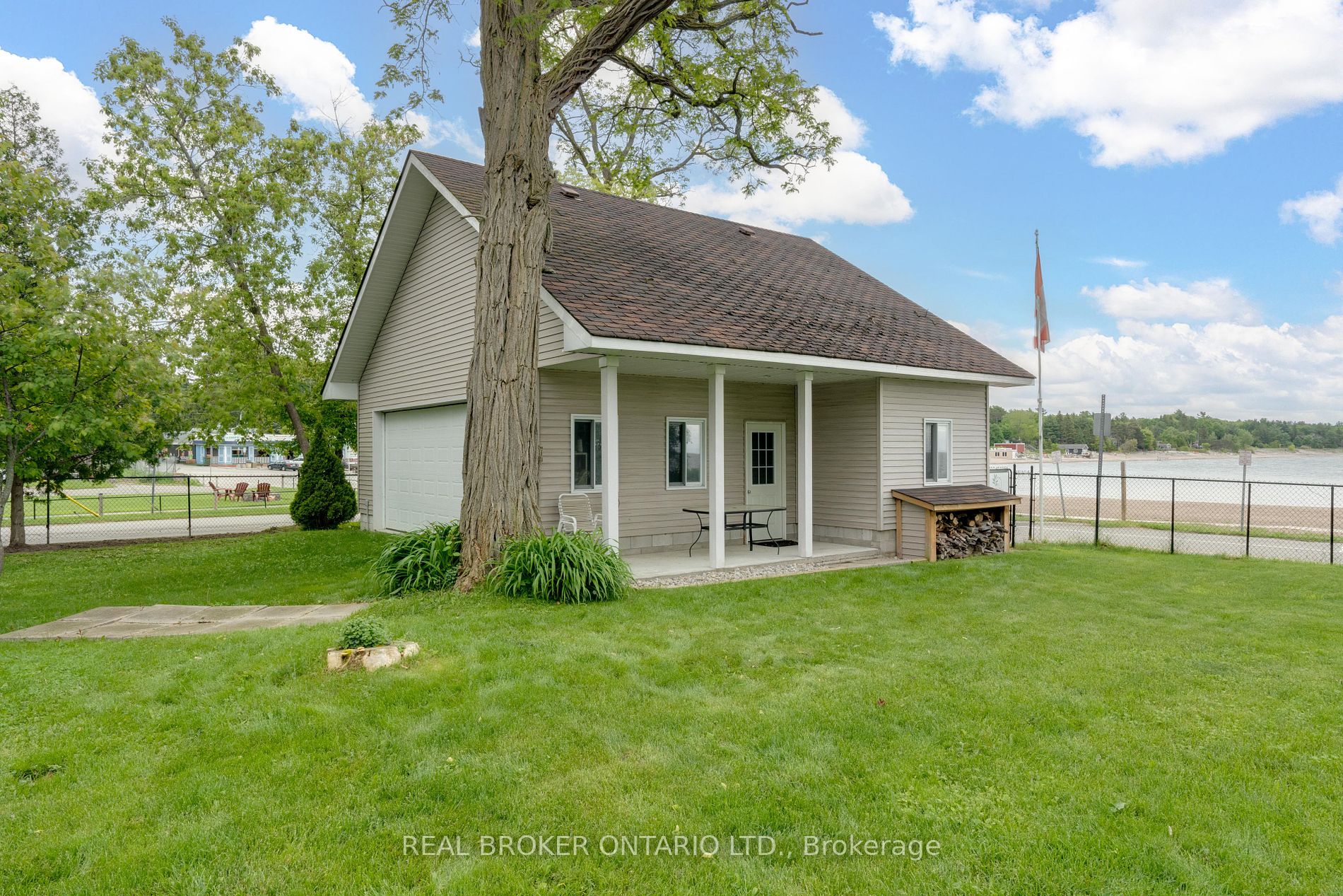 20 Tiny Beaches Road N
