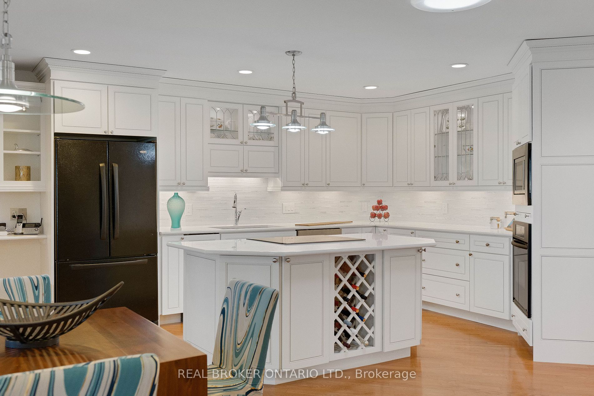 20 Tiny Beaches Road N