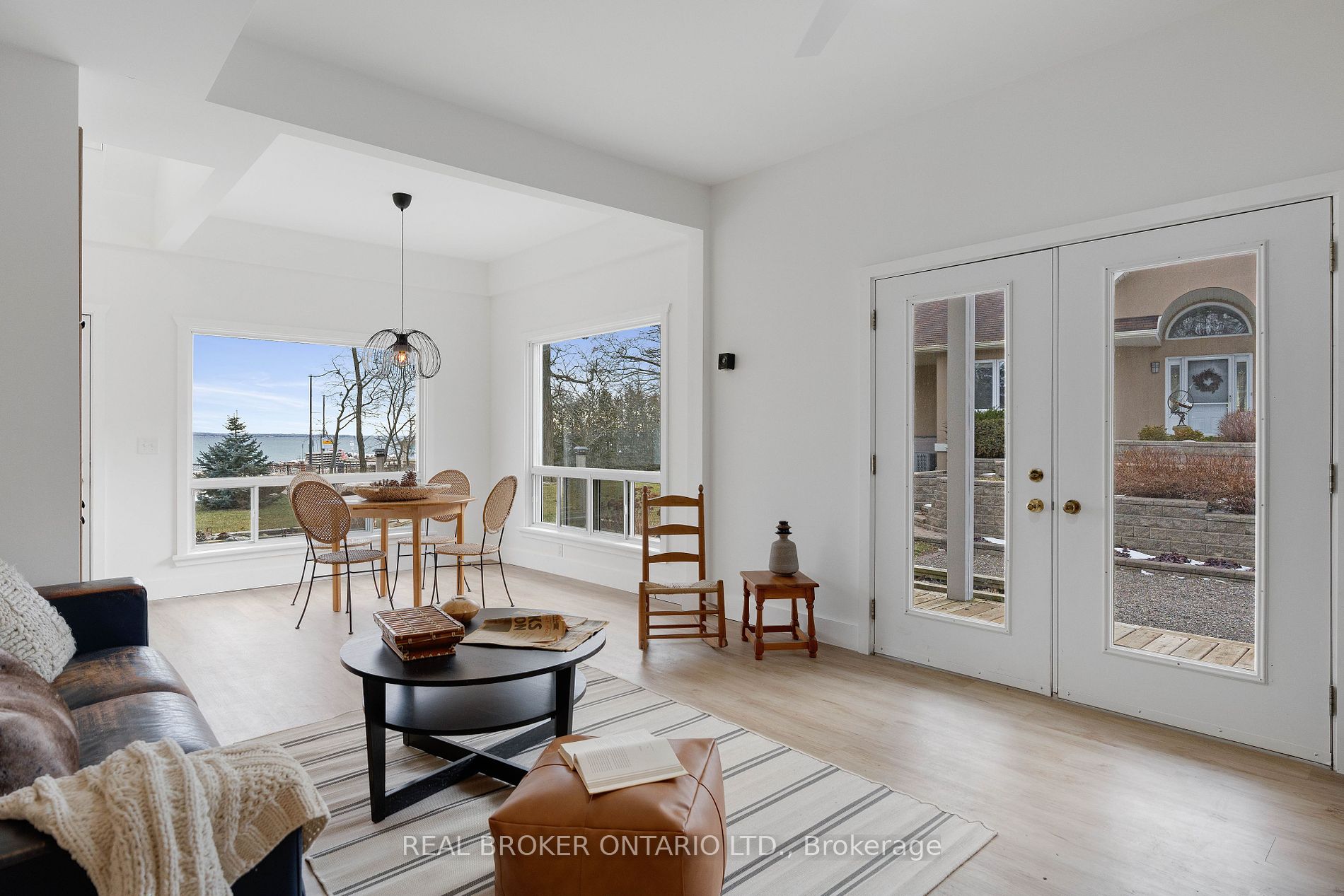 20 Tiny Beaches Road N