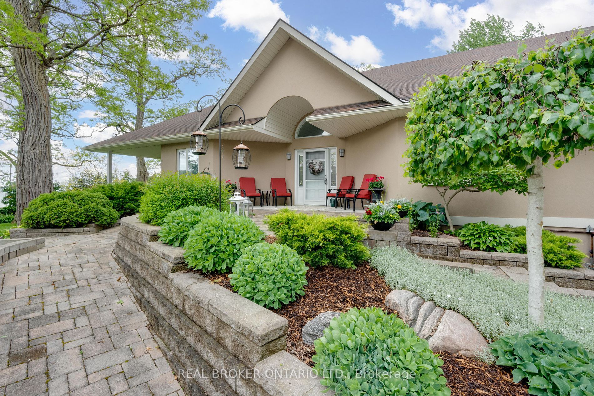 20 Tiny Beaches Road N