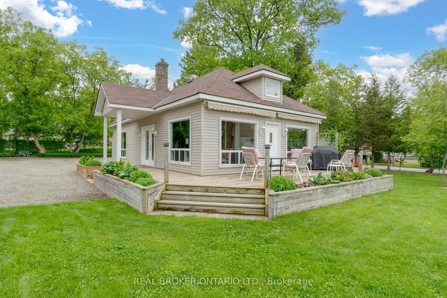 20 Tiny Beaches Road N