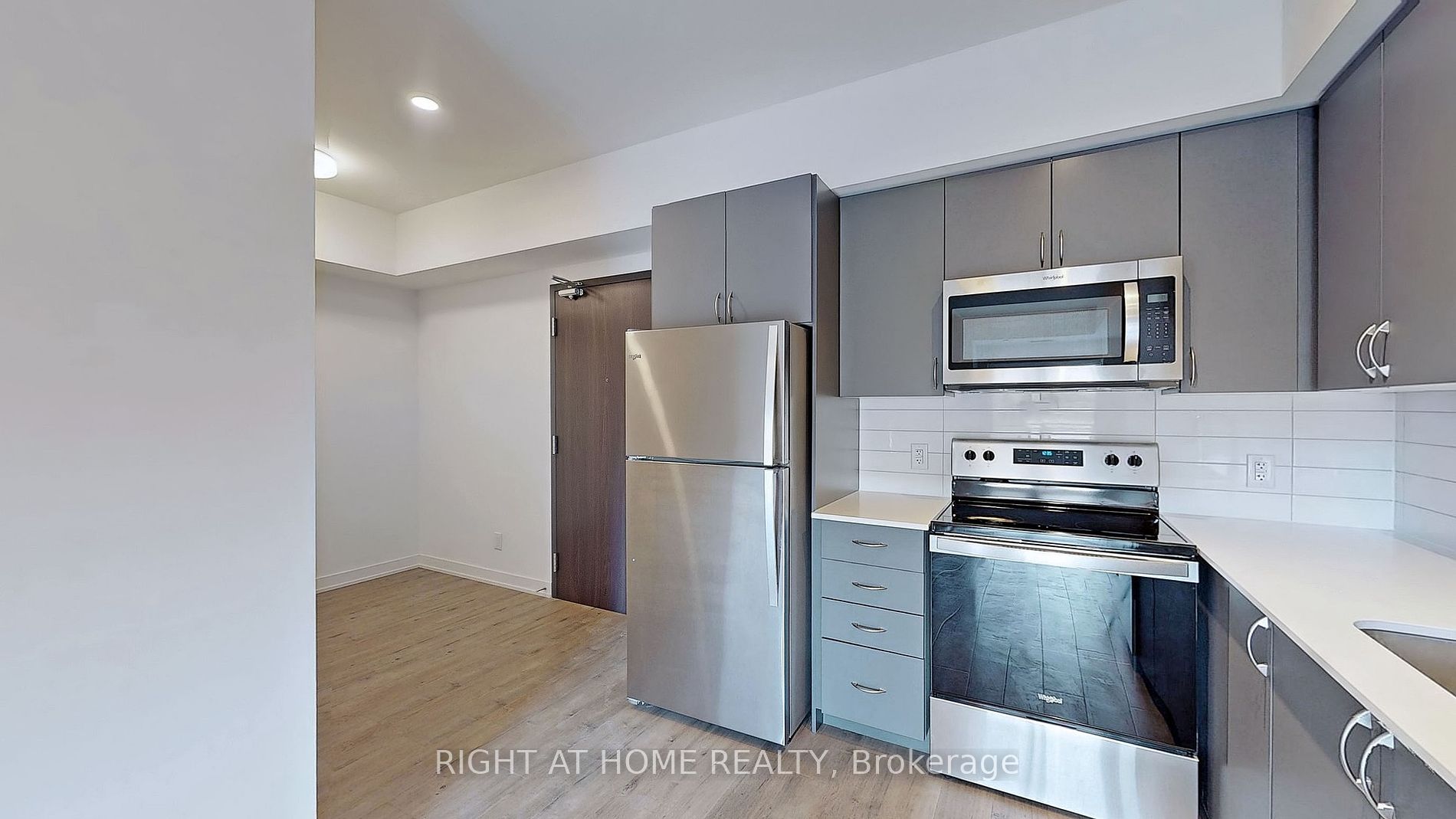 56 Lakeside Terrace, #212