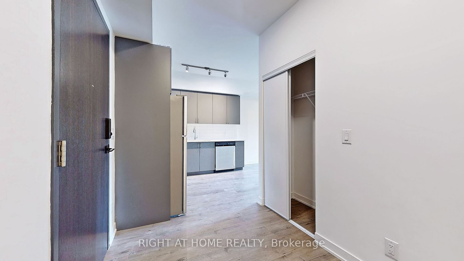 56 Lakeside Terrace, #212
