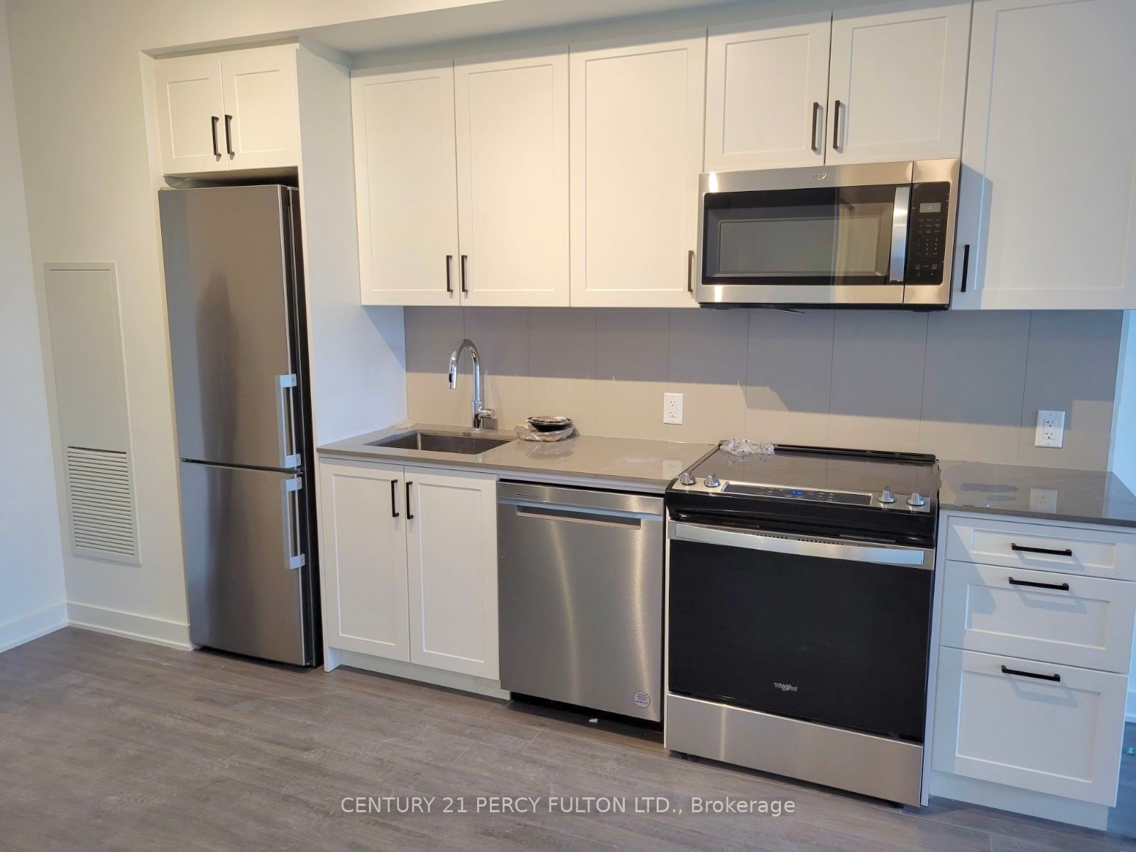 681 Yonge St, #222