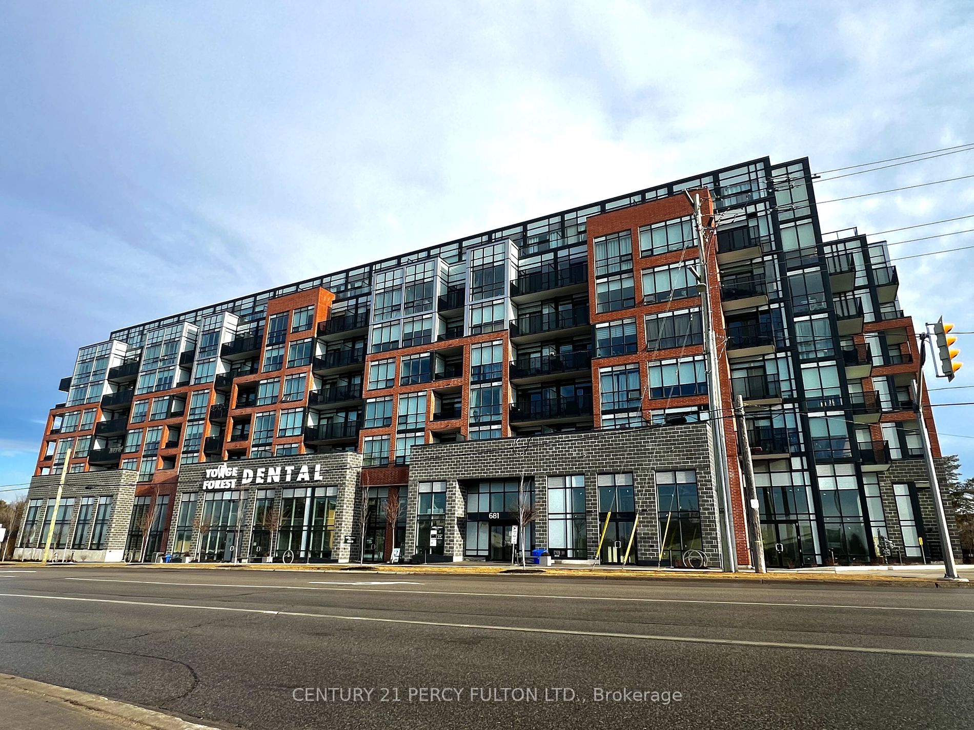 681 Yonge St, #222