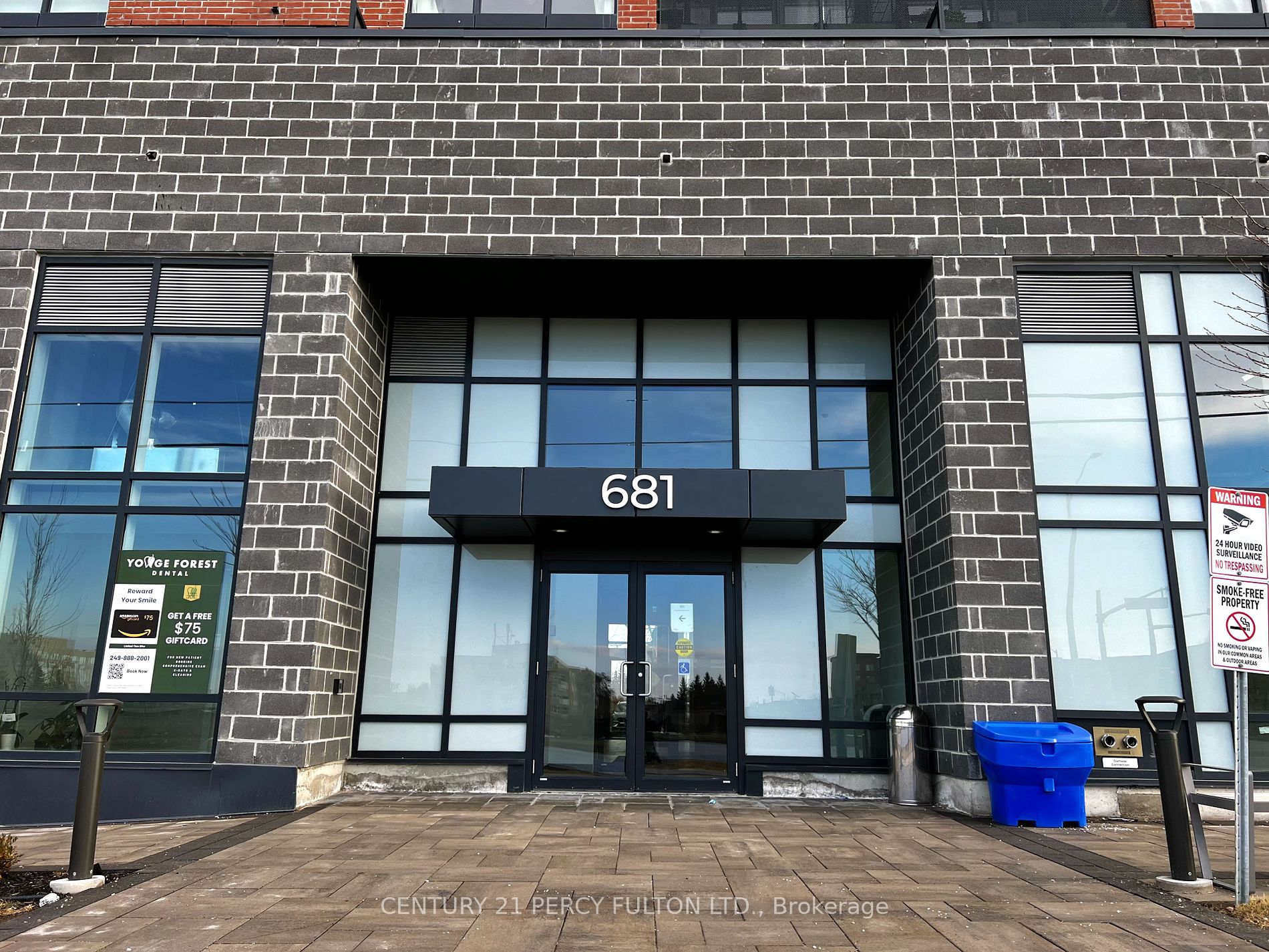 681 Yonge St, #222