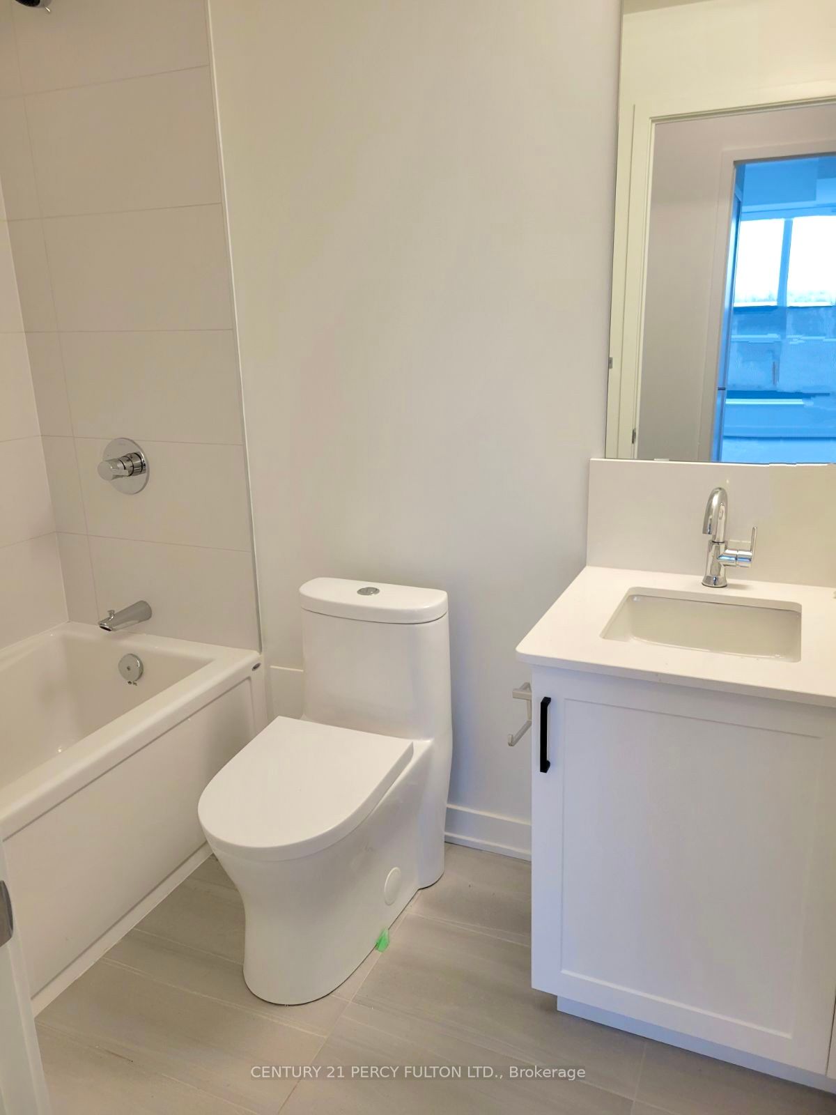 681 Yonge St, #222