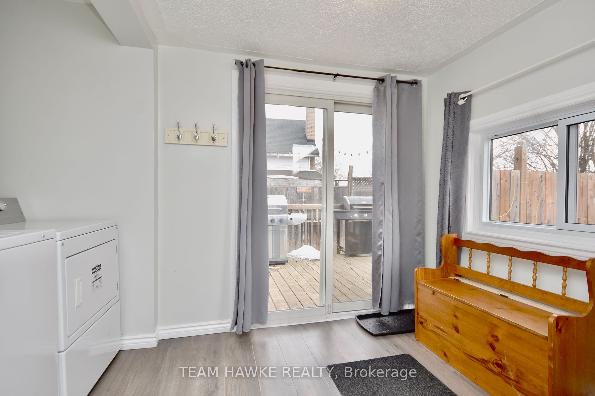 358 Yonge St