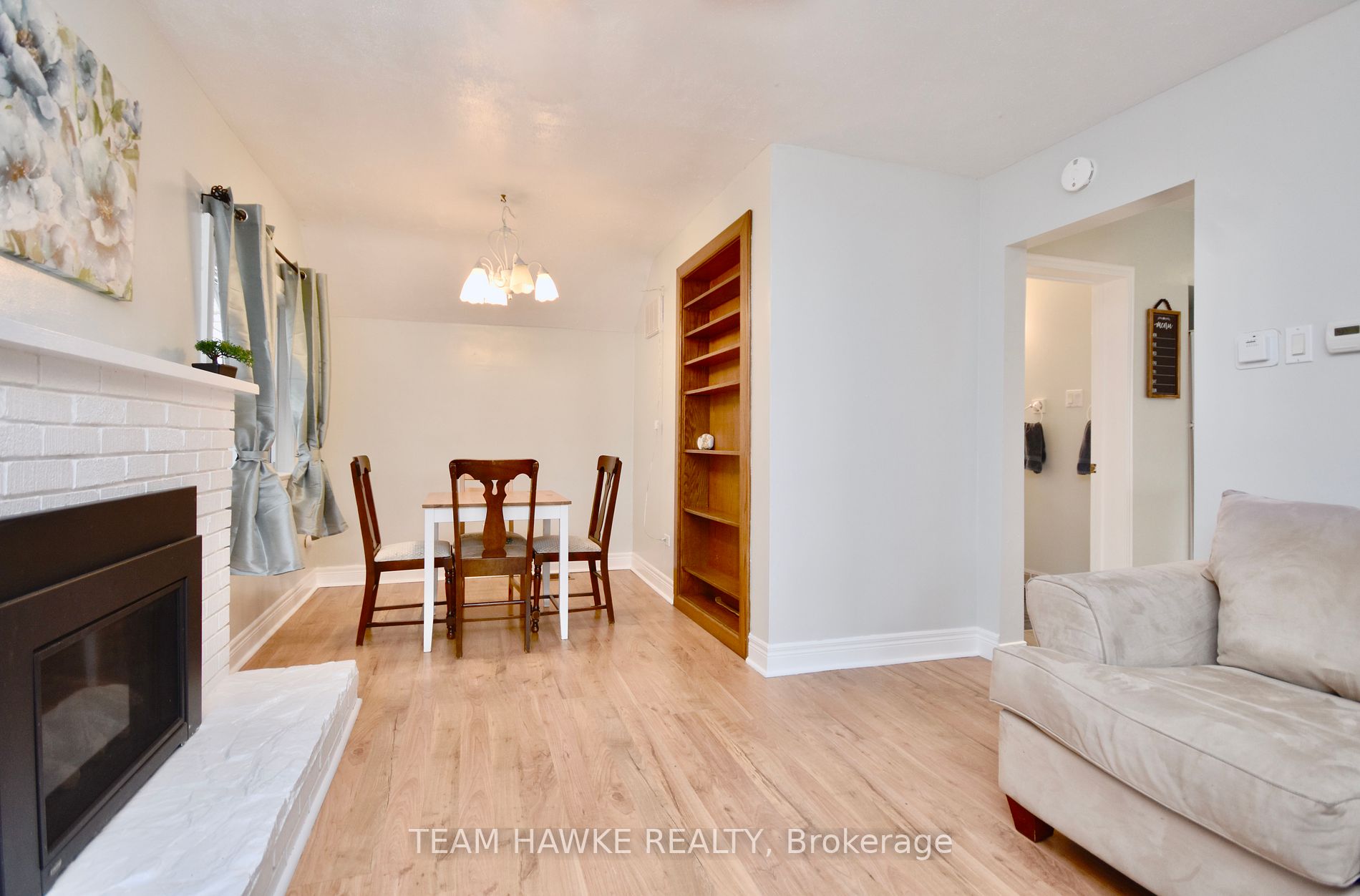 358 Yonge St