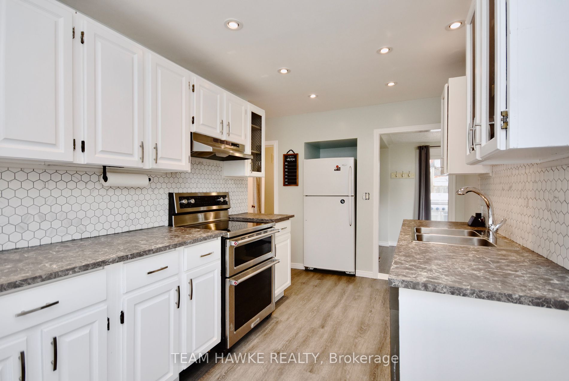 358 Yonge St