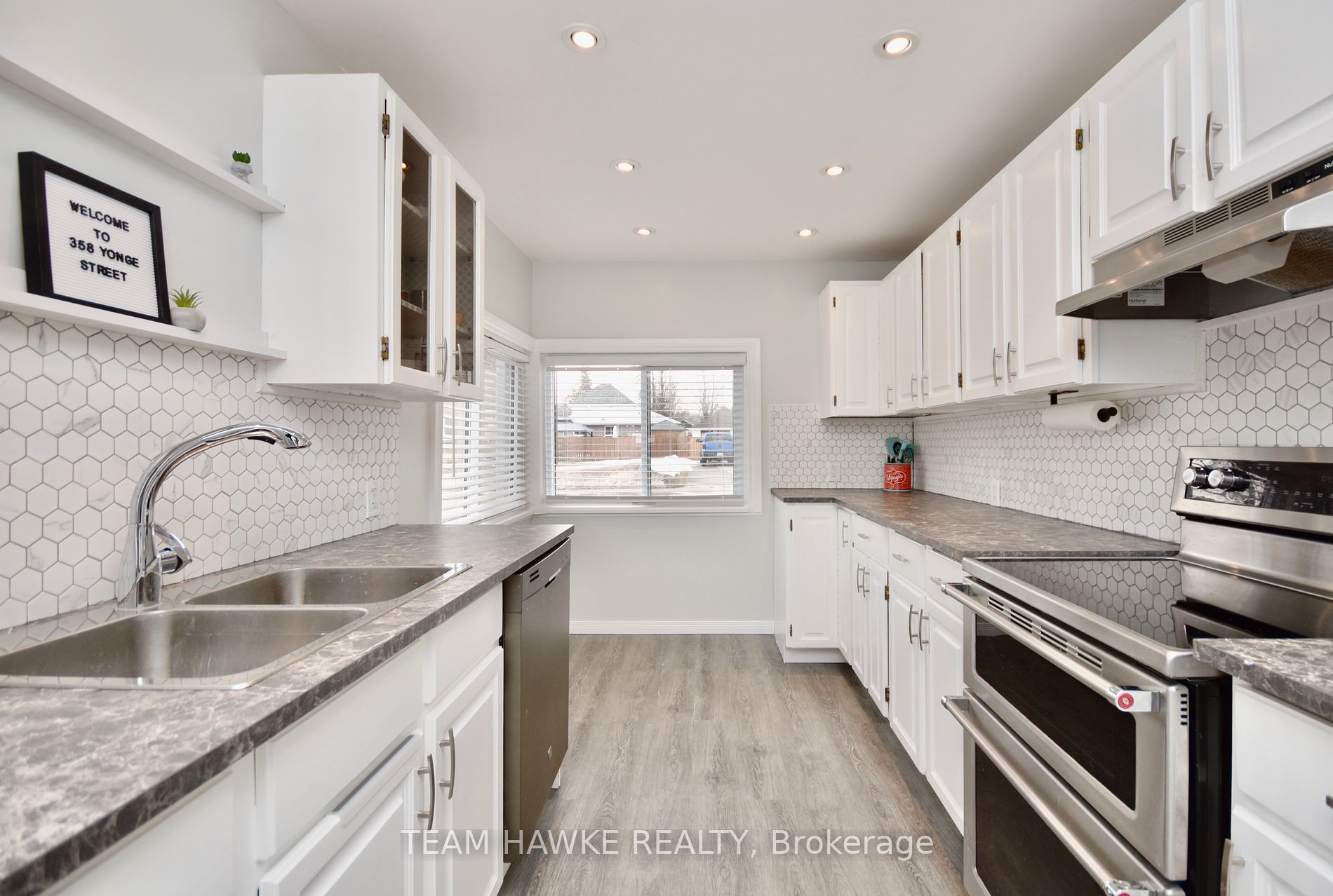 358 Yonge St