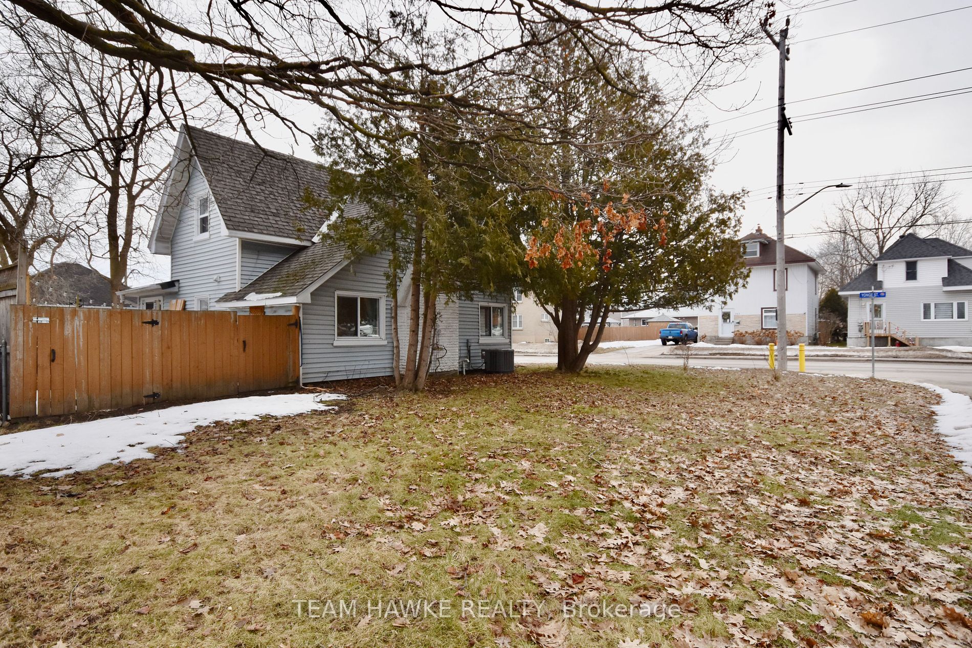 358 Yonge St