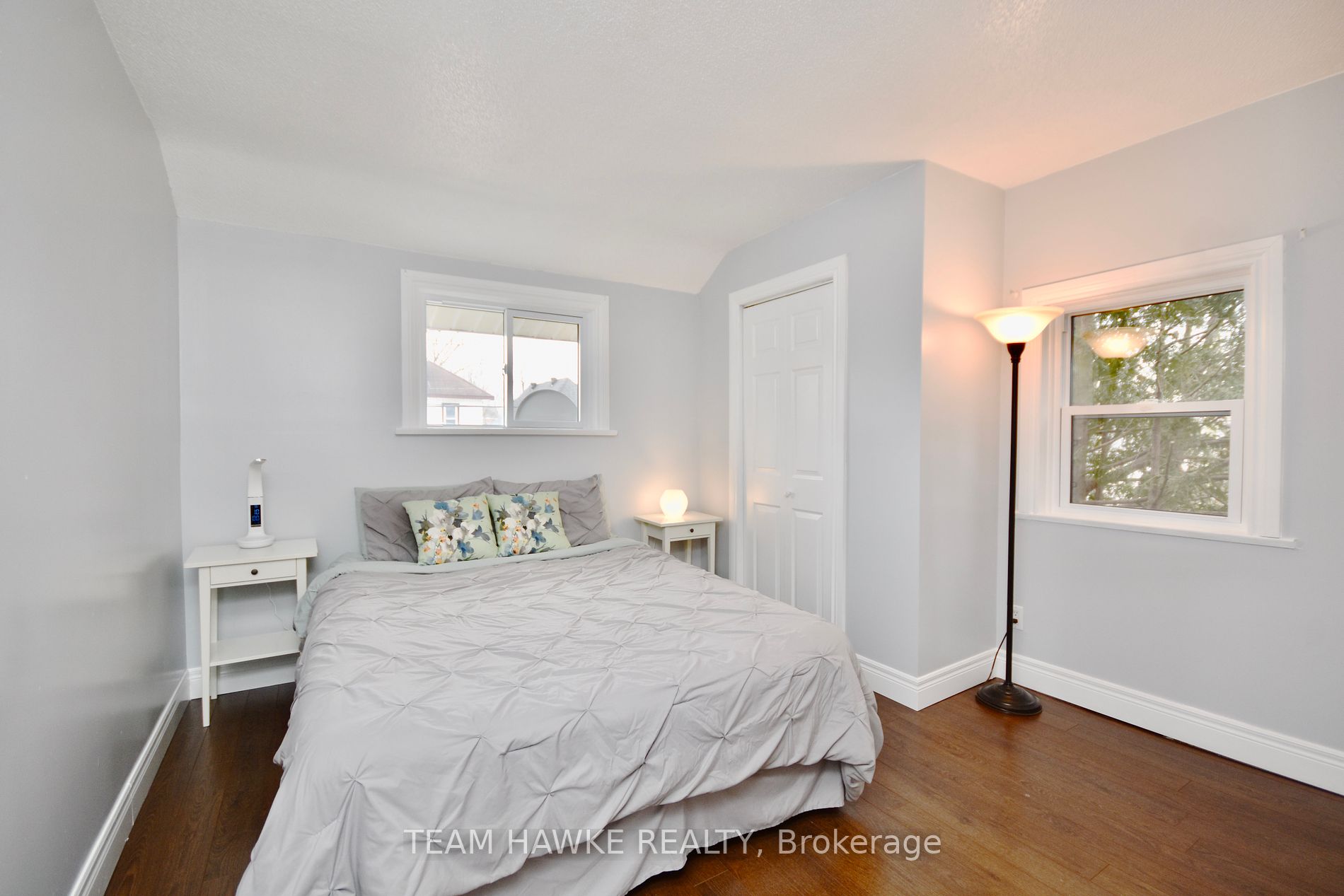 358 Yonge St