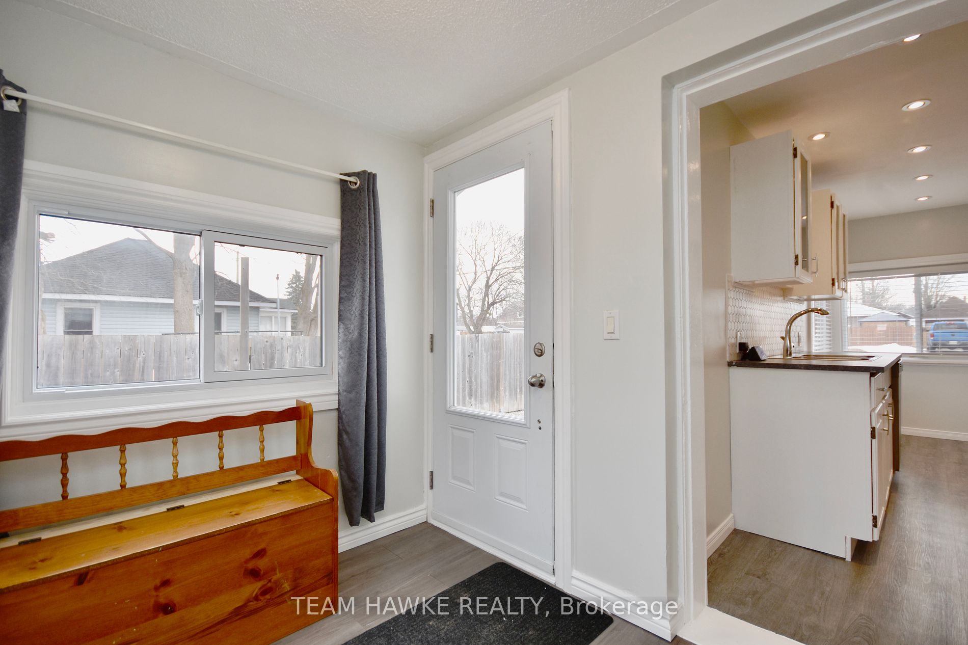 358 Yonge St