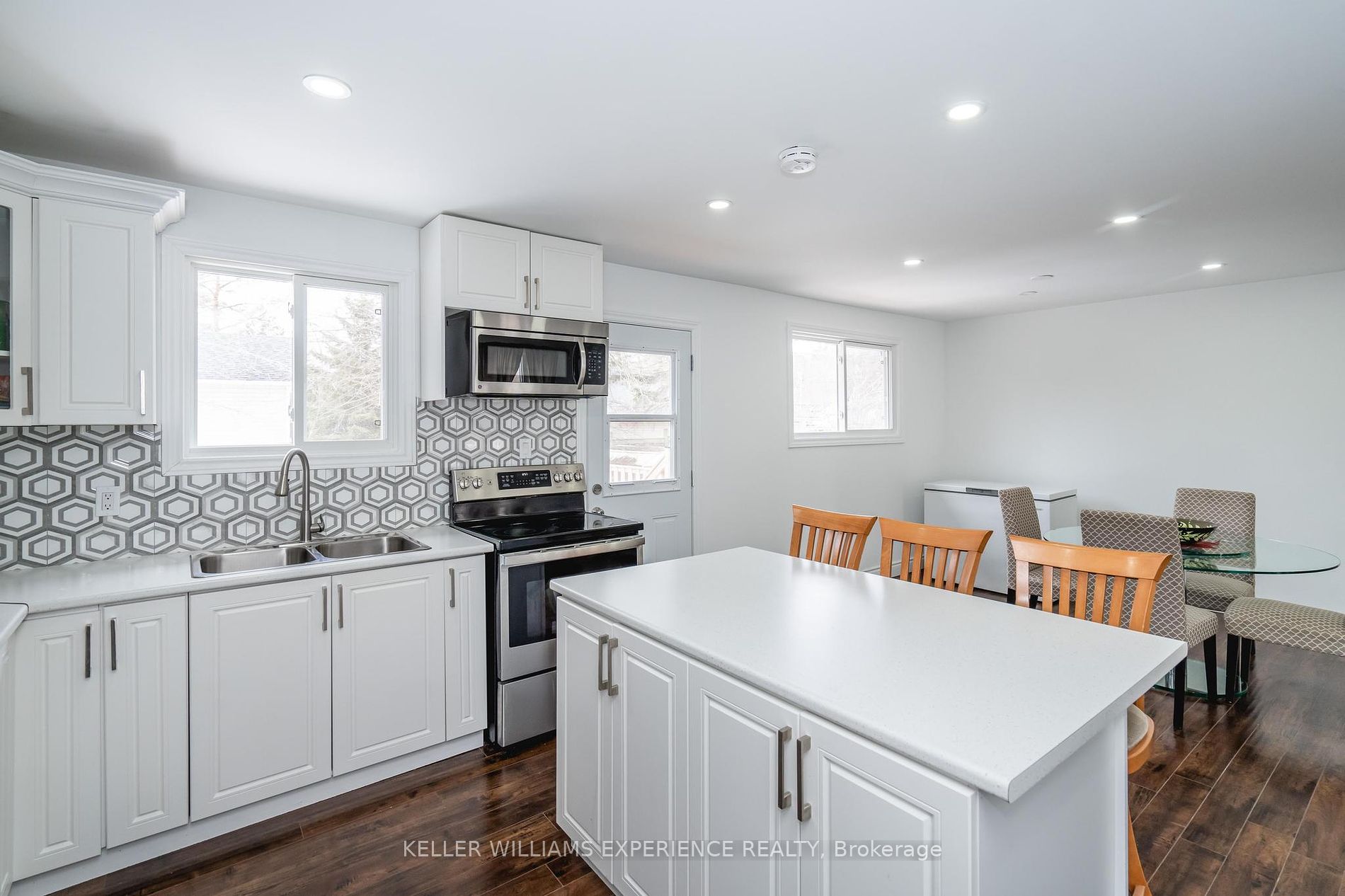 200 Ferndale Drive N