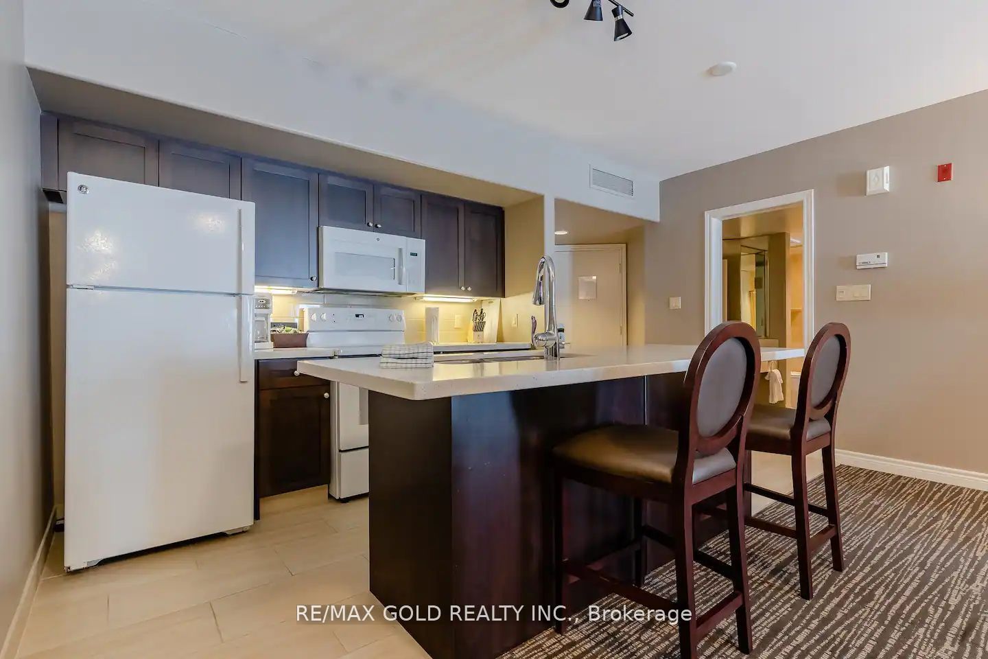 90 Highland Drive, #2052-53