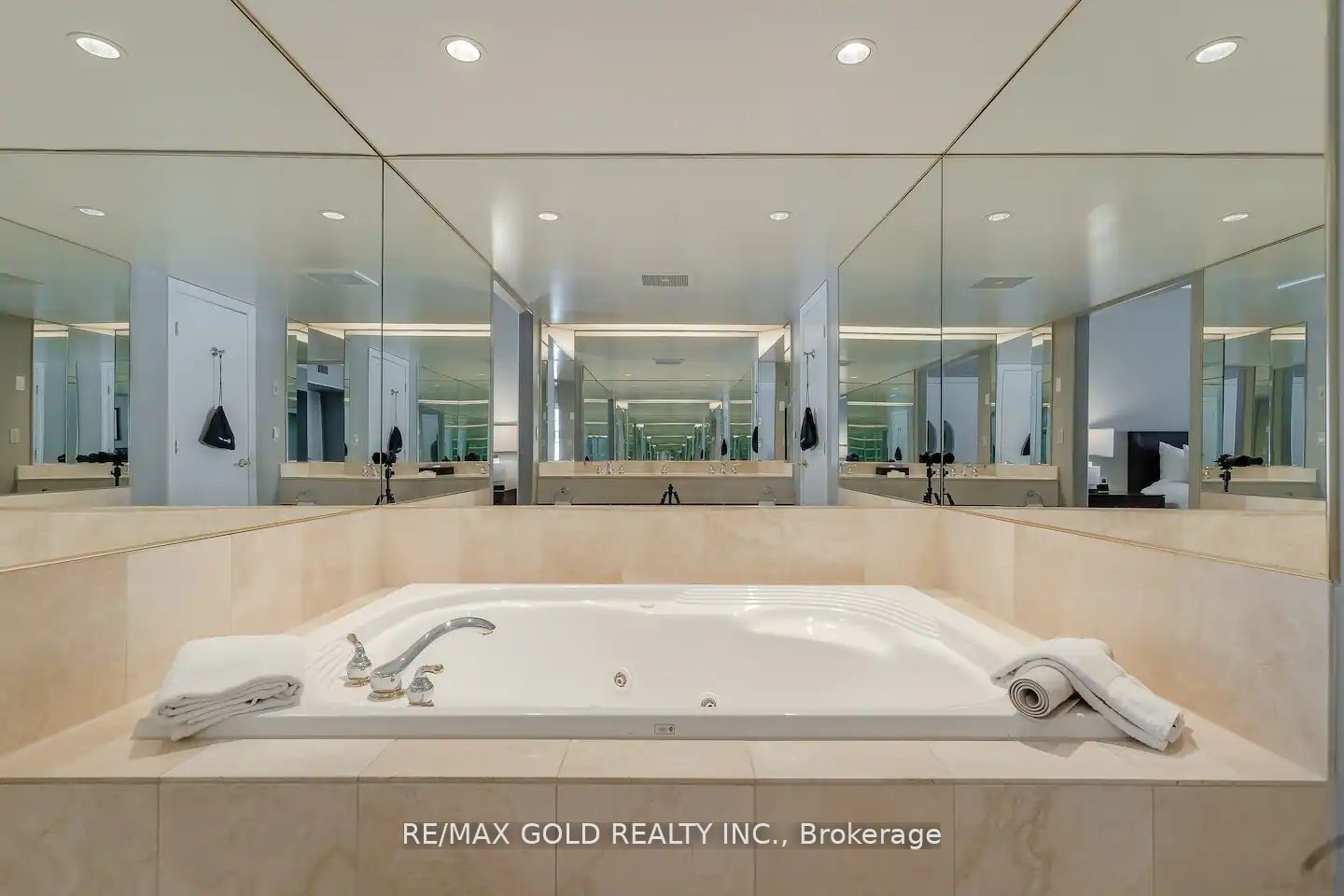90 Highland Drive, #2052-53