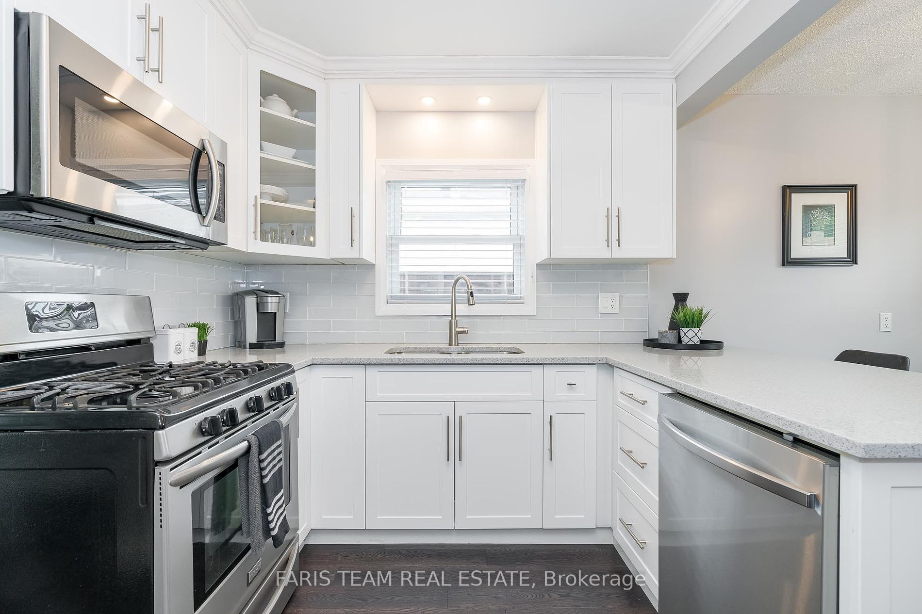 562 Simcoe St
