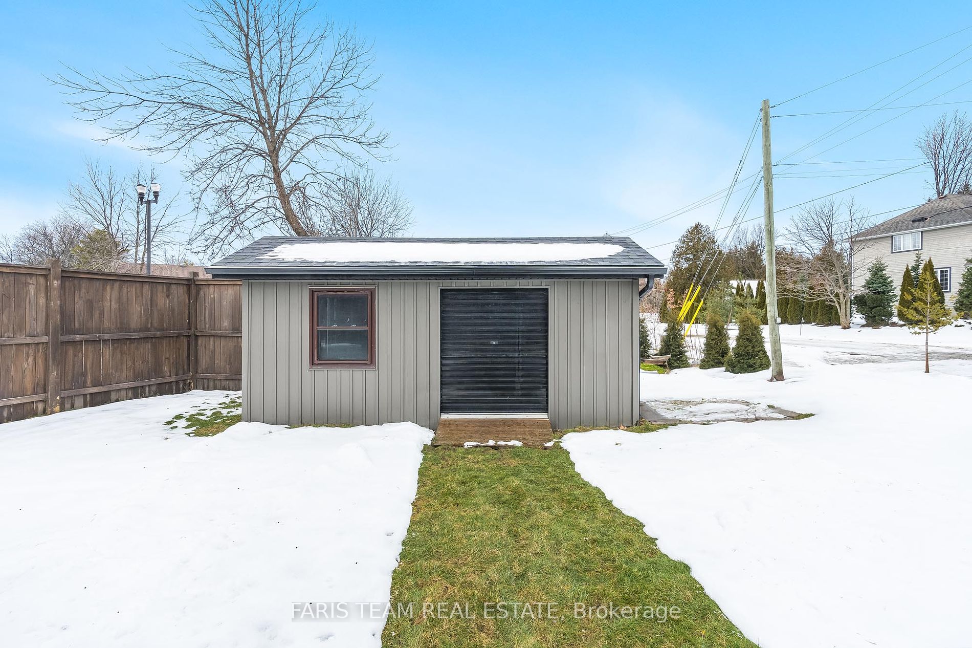 562 Simcoe St