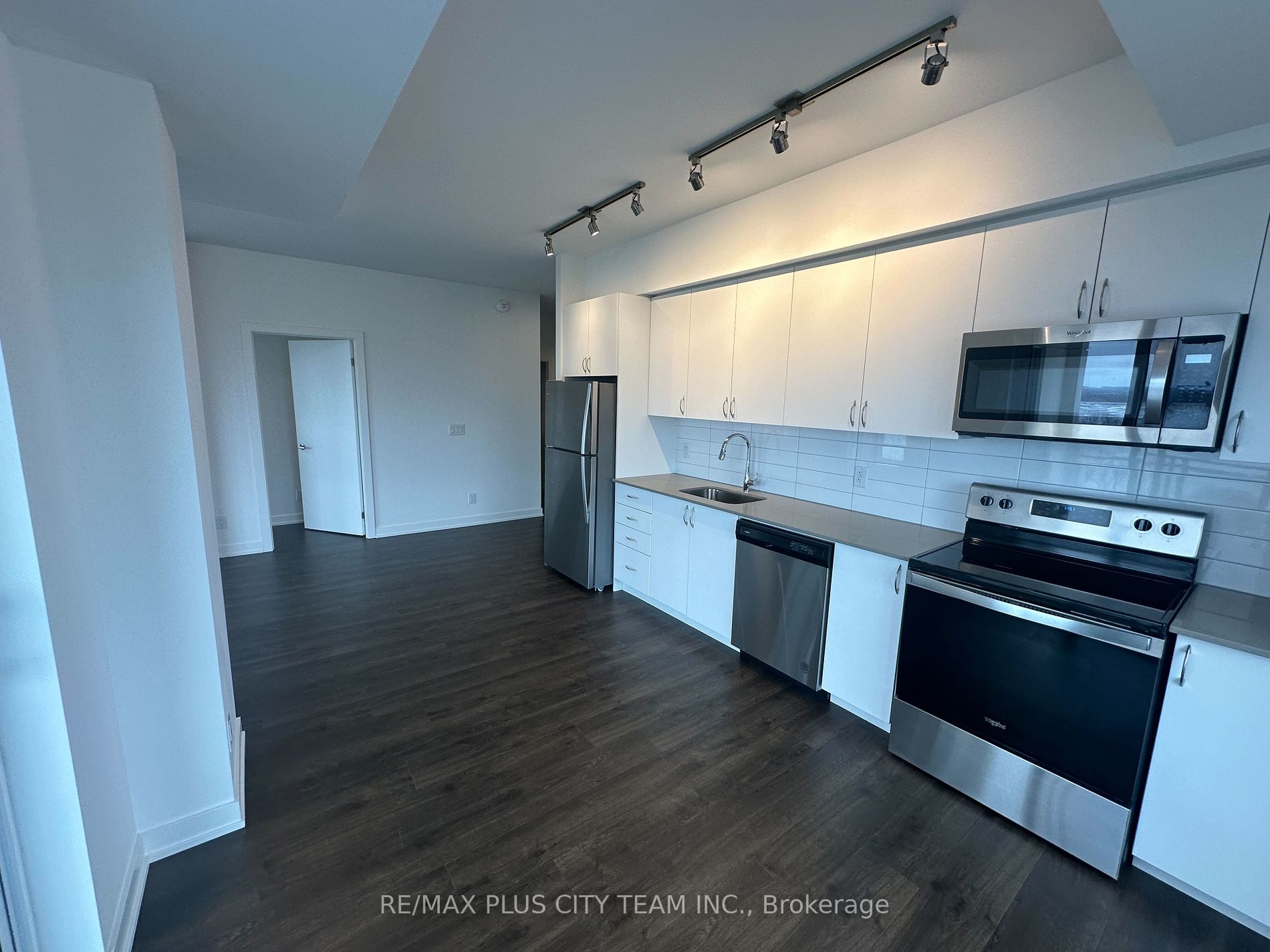 56 Lakeside Terrace, #405