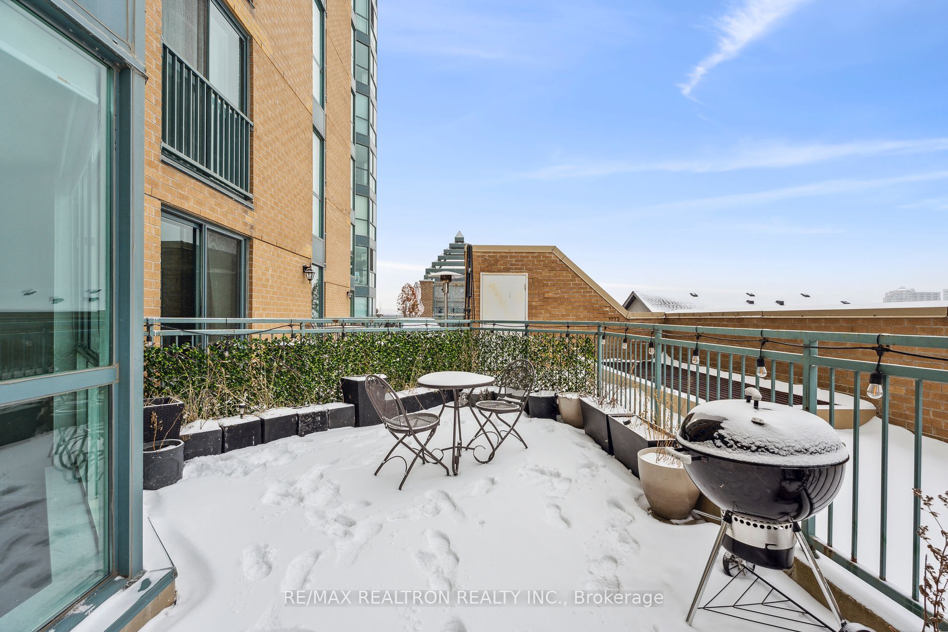 140 Dunlop Street E, #303
