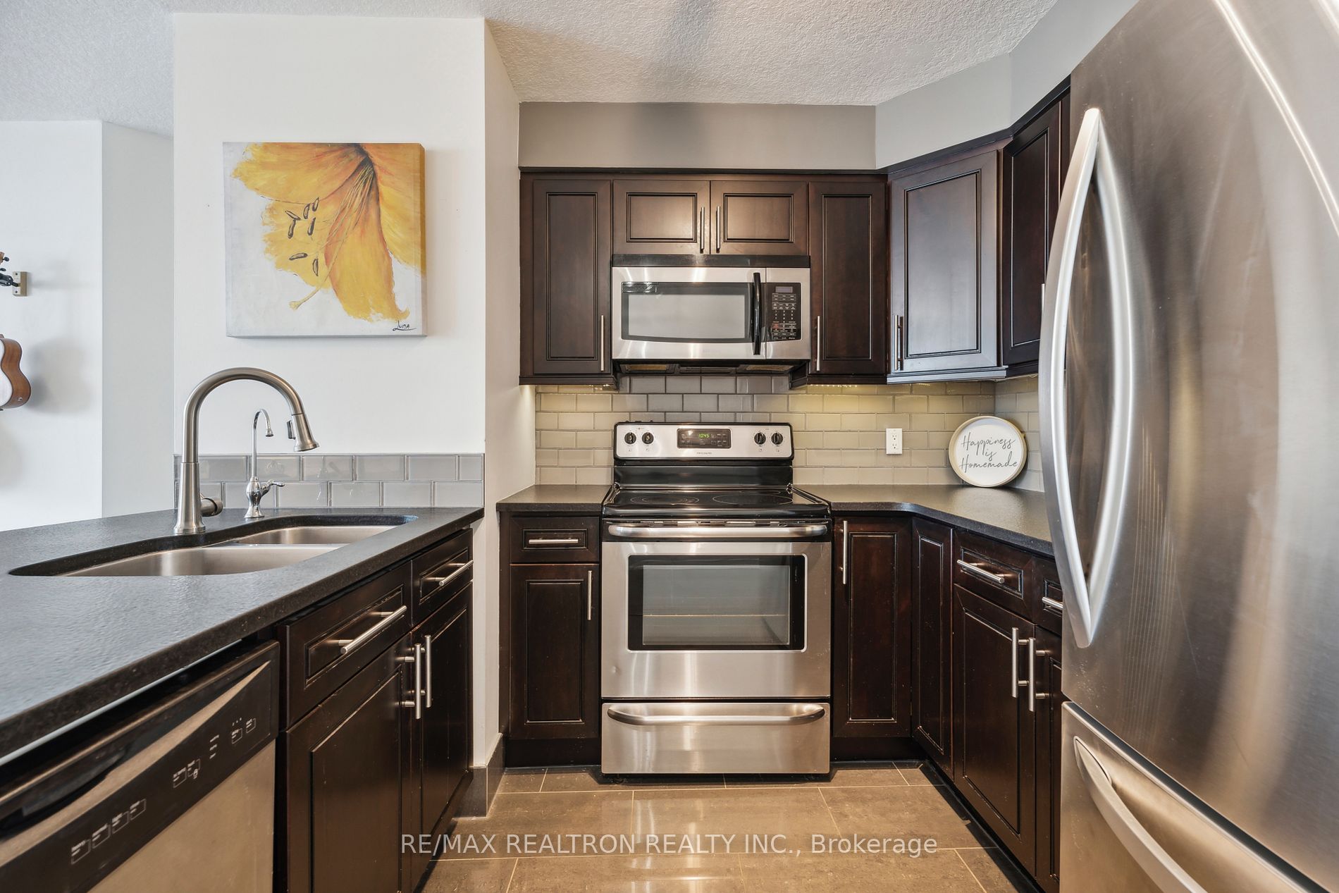 140 Dunlop Street E, #303