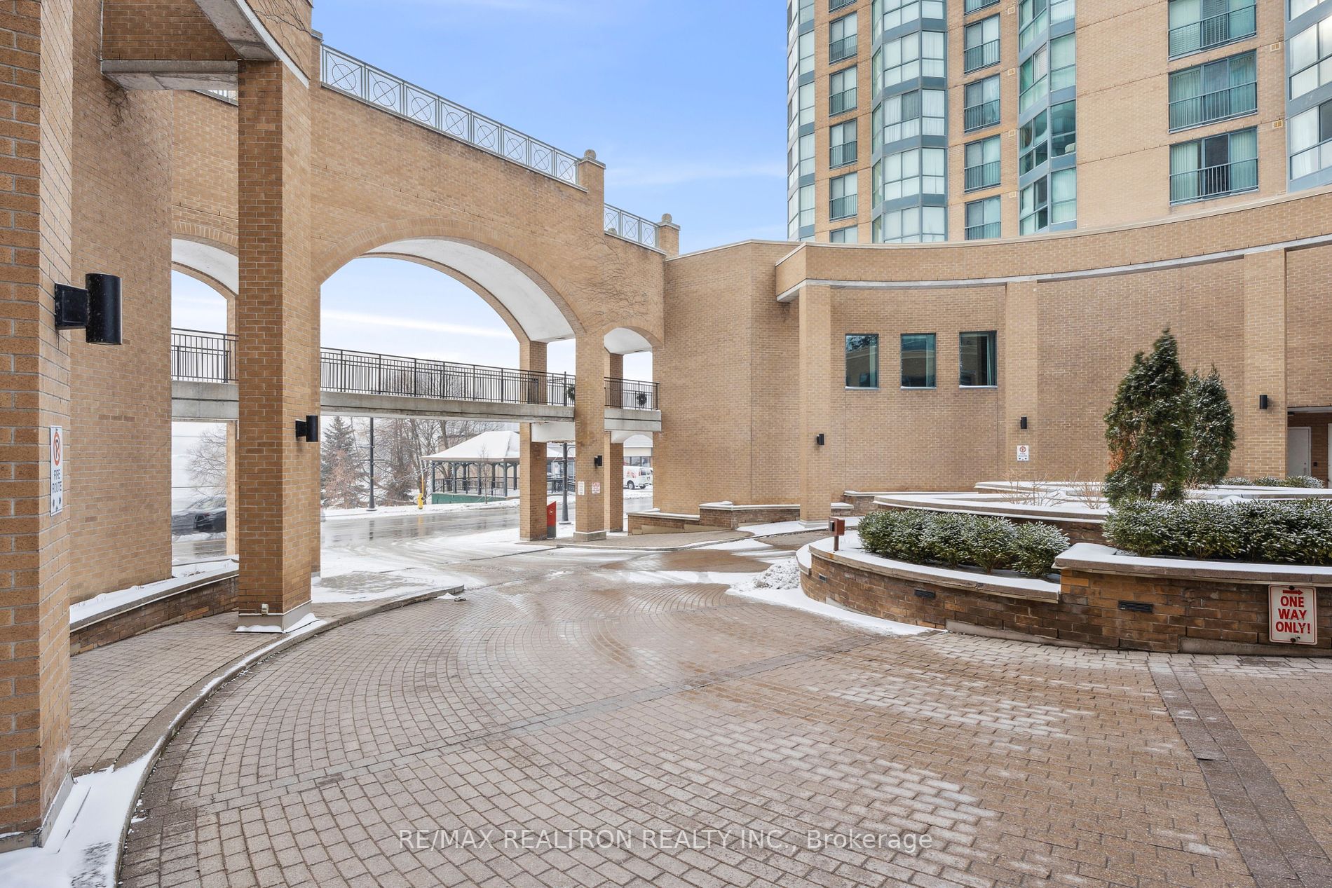 140 Dunlop Street E, #303