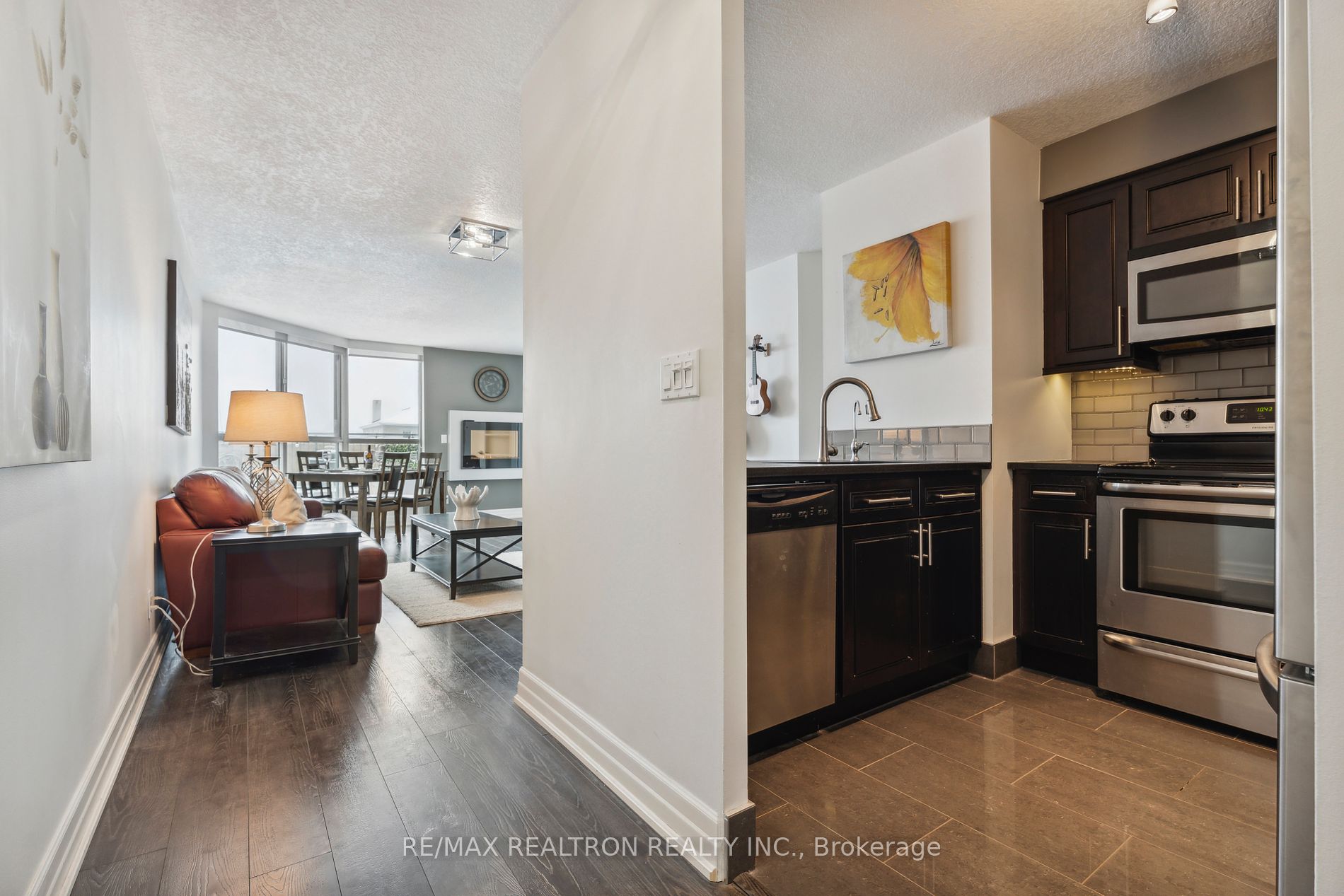 140 Dunlop Street E, #303