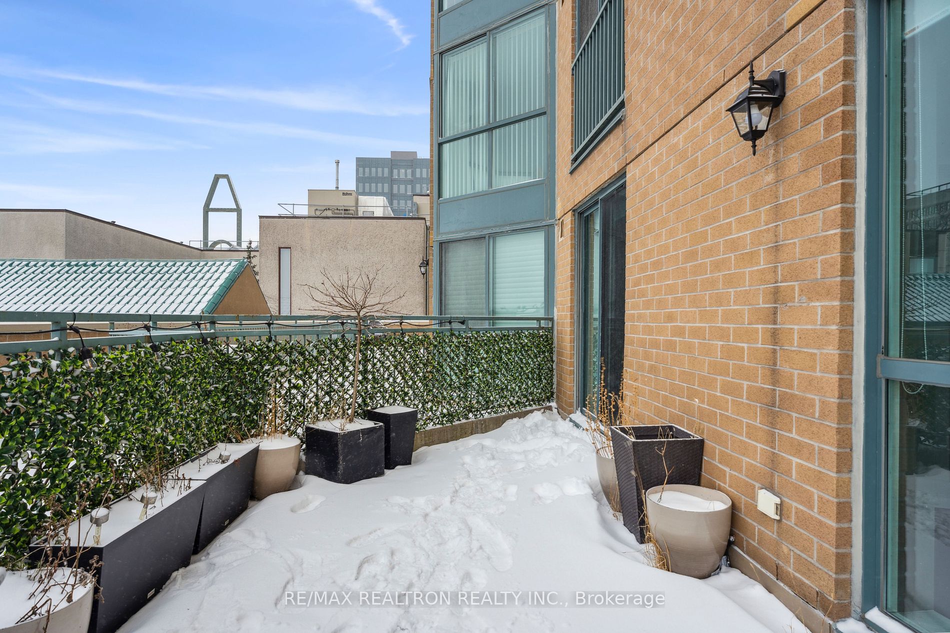 140 Dunlop Street E, #303