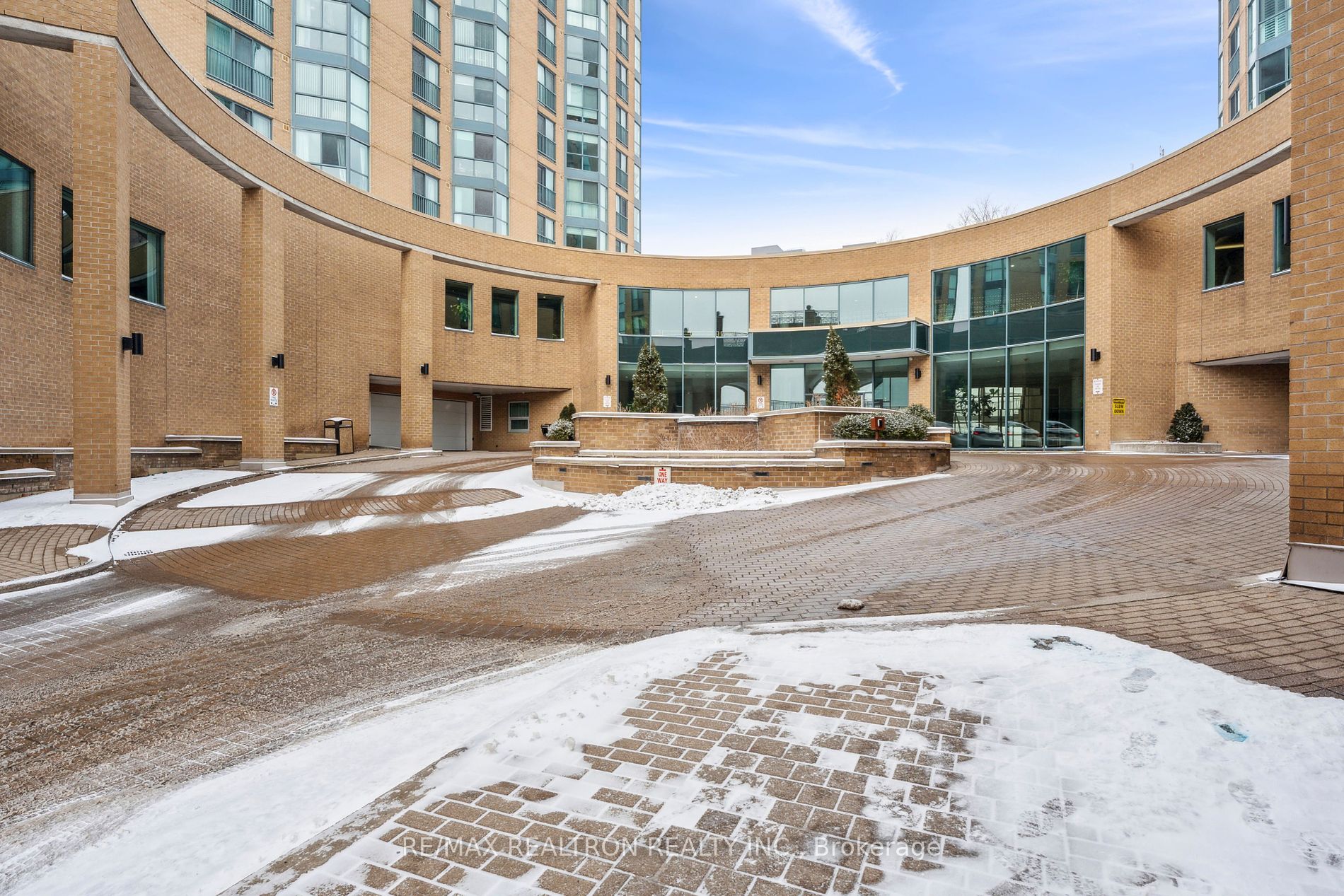 140 Dunlop Street E, #303