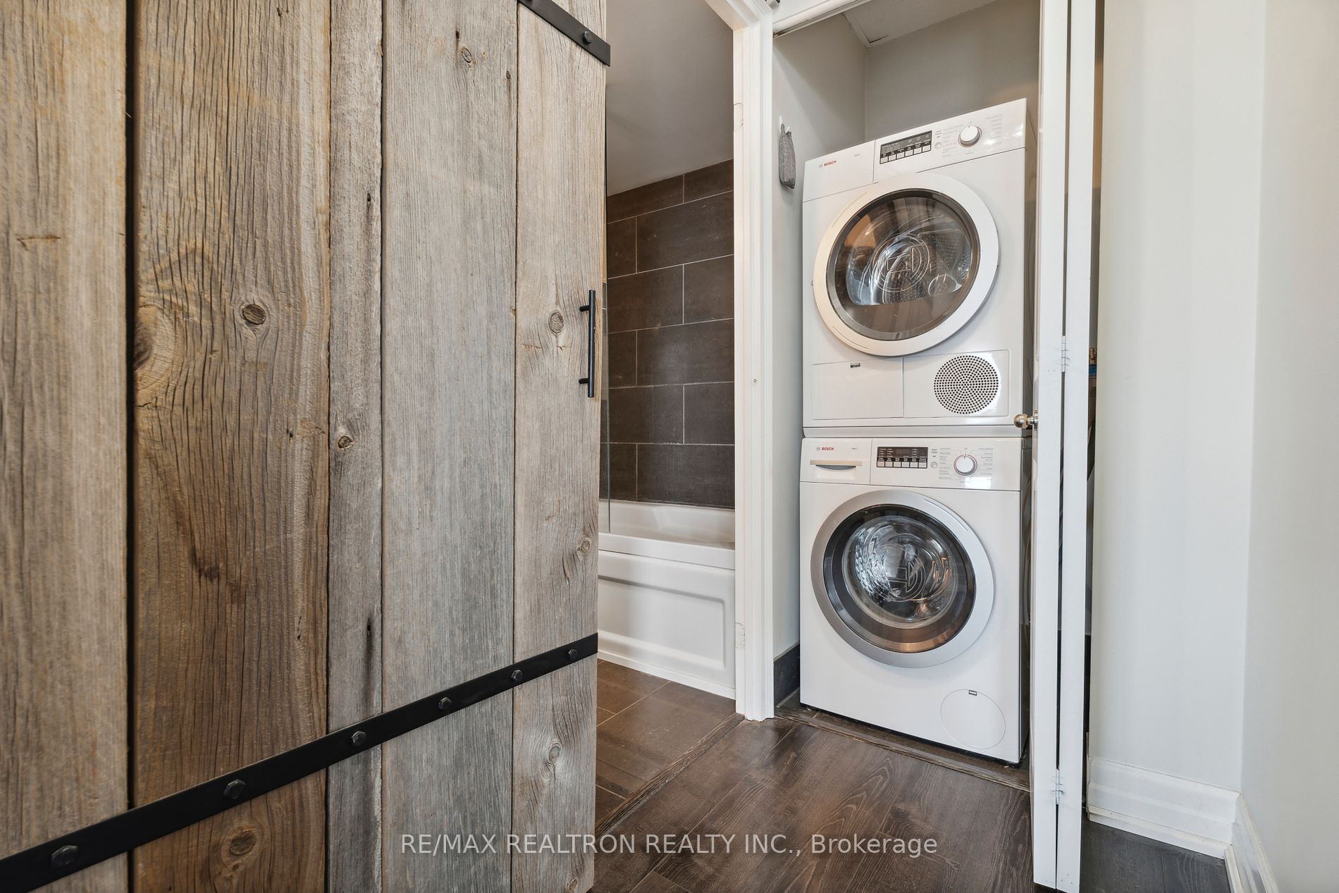 140 Dunlop Street E, #303