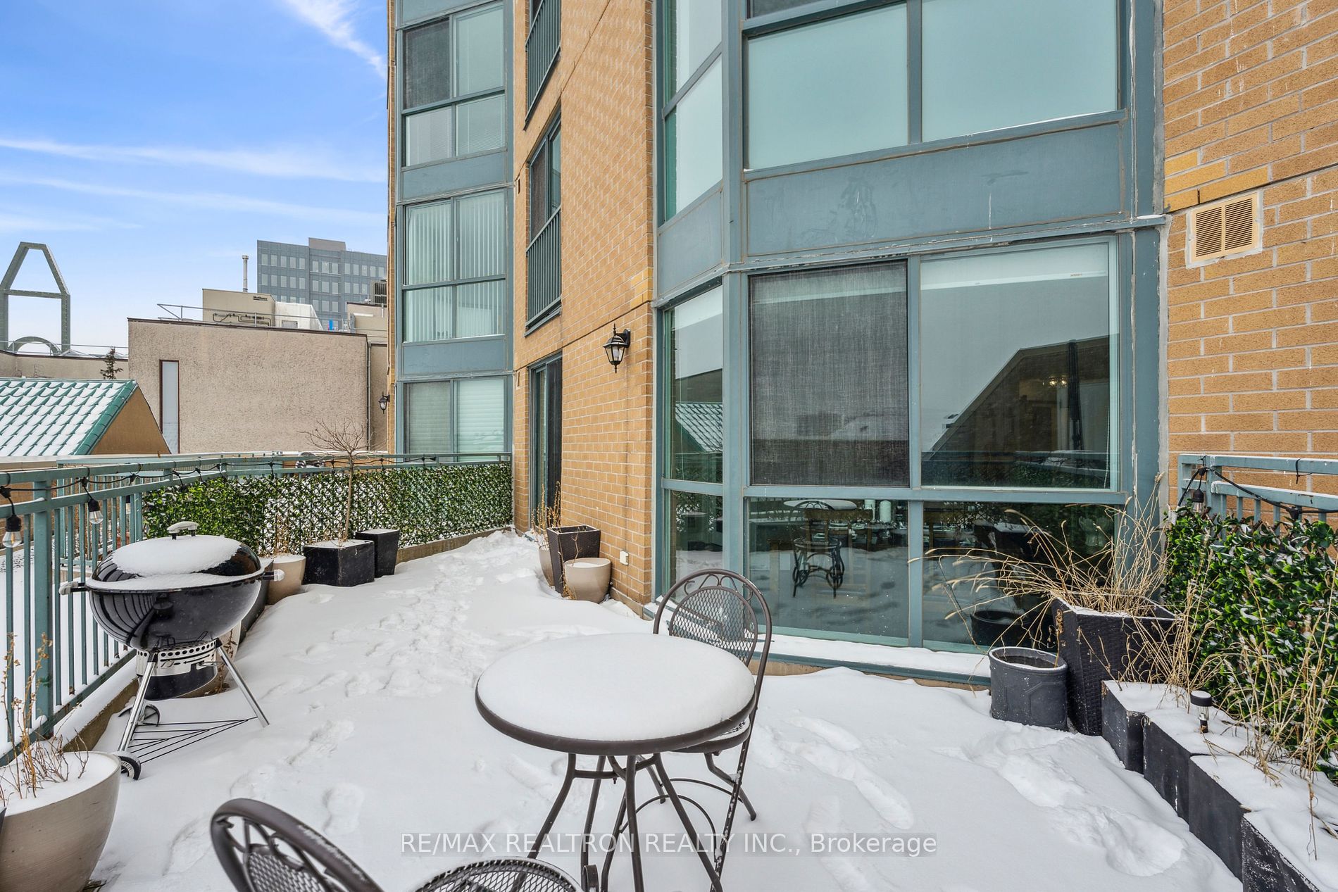 140 Dunlop Street E, #303