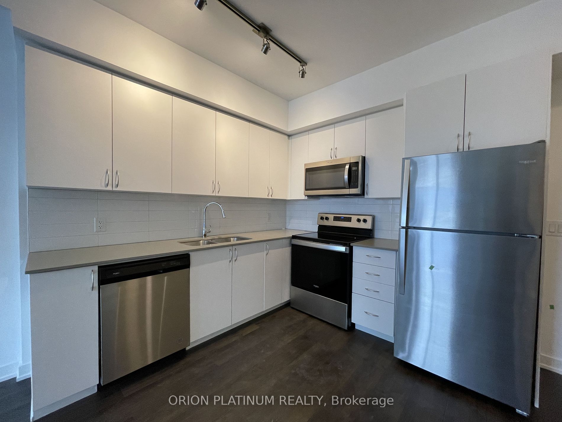 56 Lakeside Terrace #604