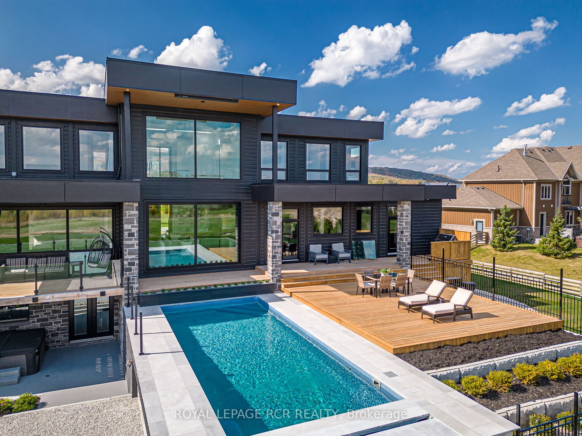 4 Raintree Court