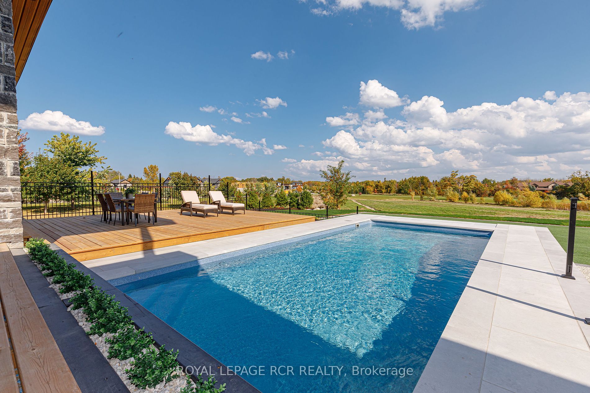 4 Raintree Court