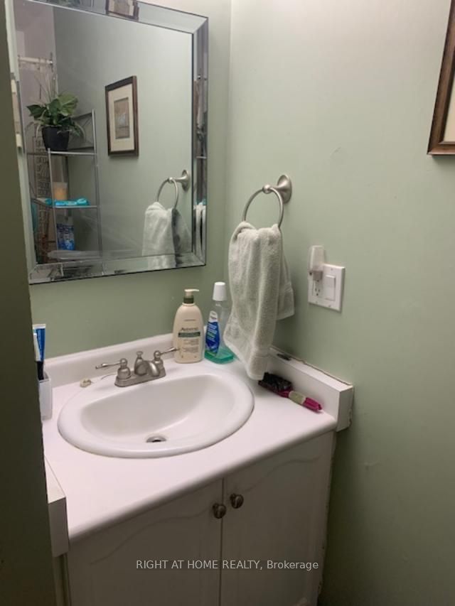 88 Kipling Pl