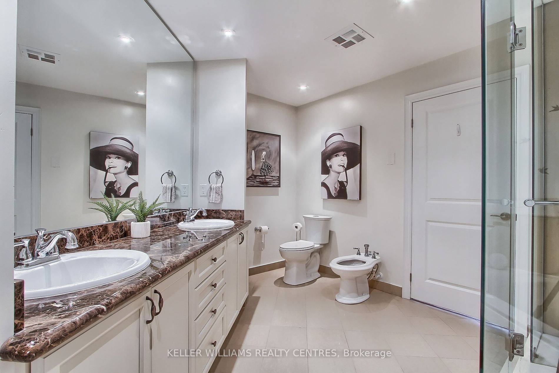33 Ellen Street, #1104