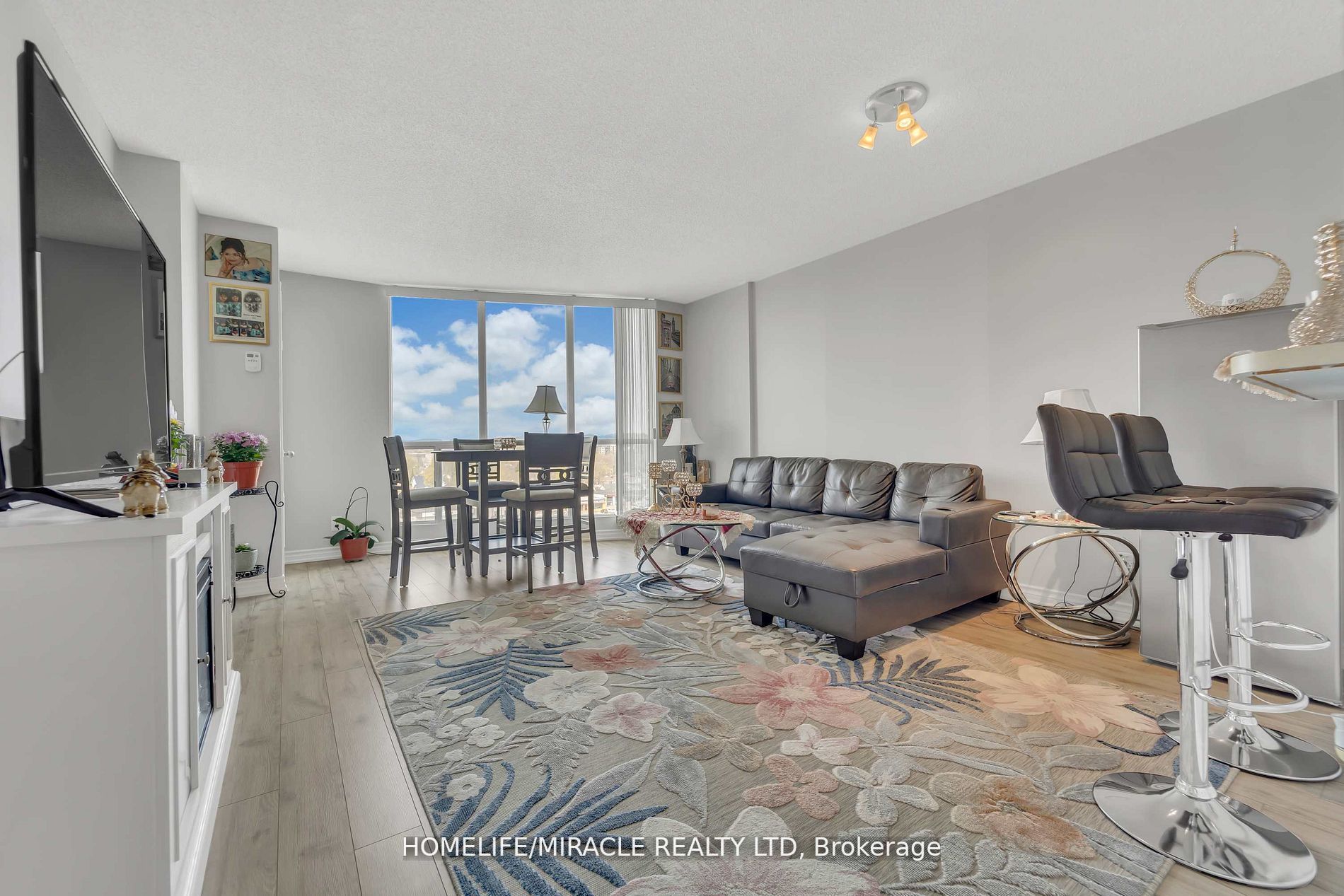 65 Ellen Street #709