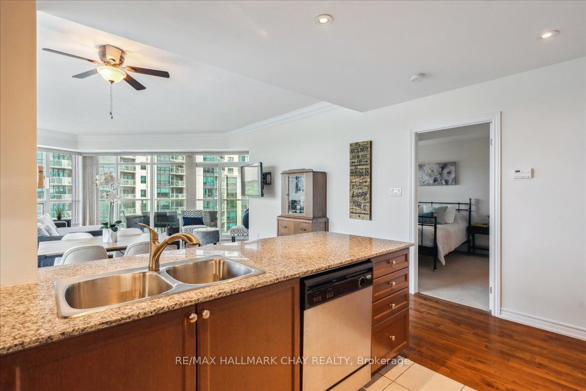 37 Ellen Street, #802